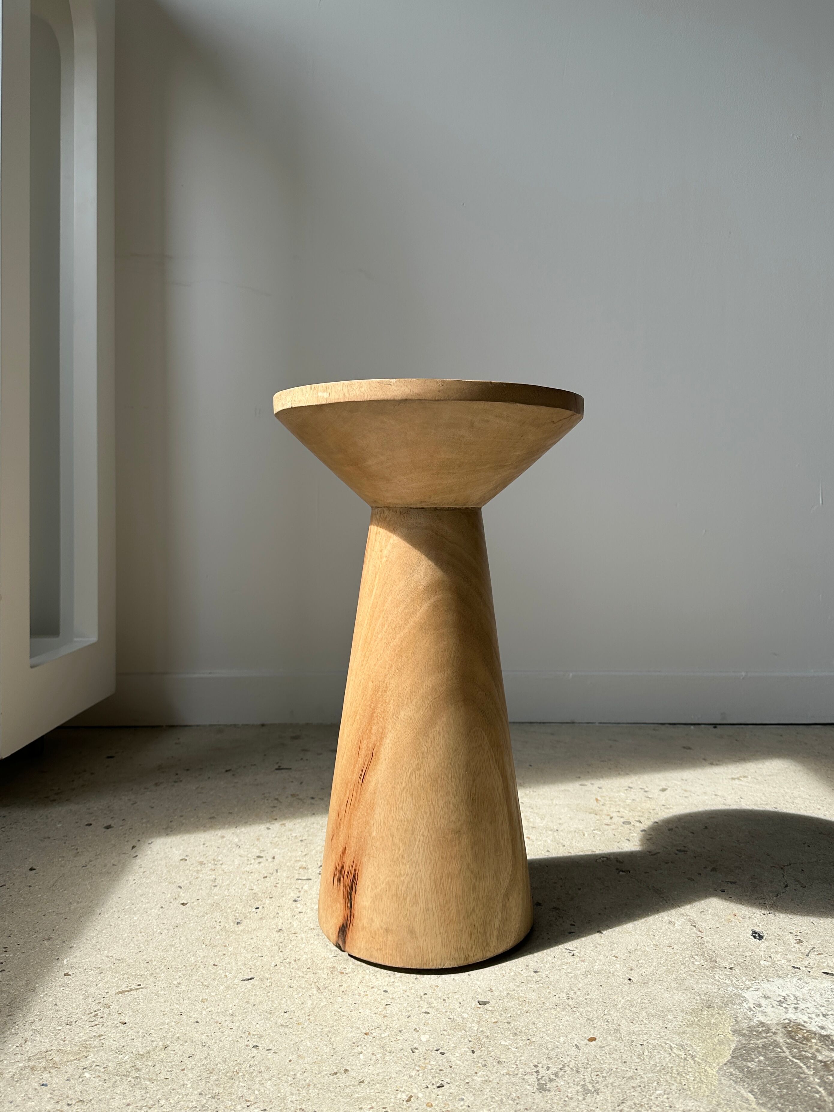 Side table, end of sofa in natural mango monoxyl conical tray H:50cm