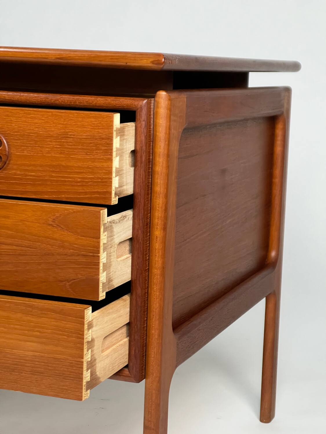 Bureau en teck design danois autoportant Gasvig Møbler vintage milieu du siècle