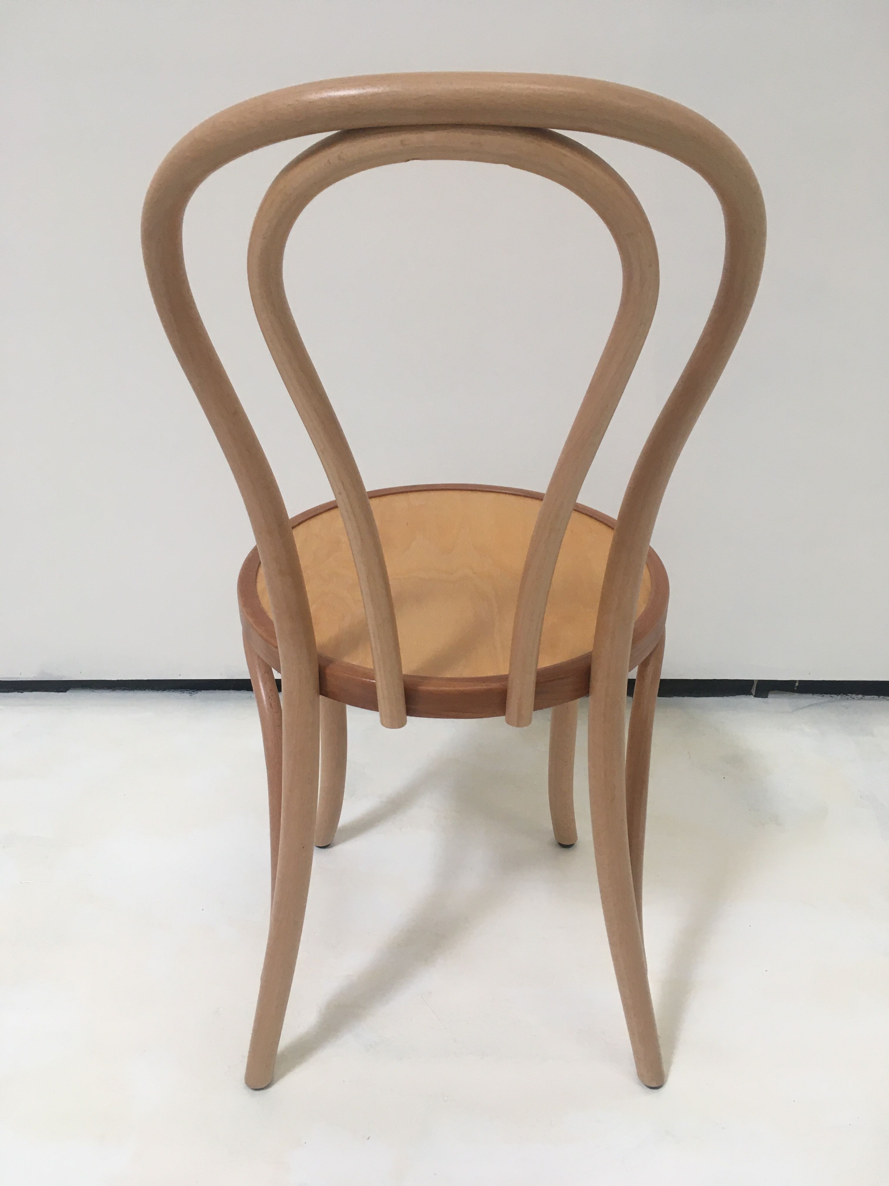 Lot of 6 curved wooden chairs type bistro