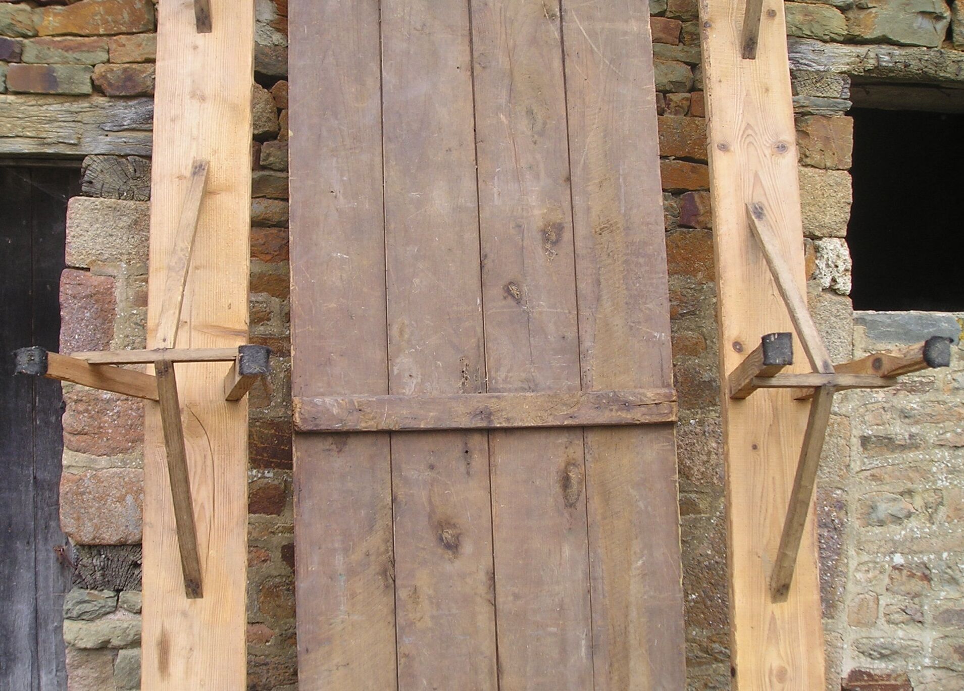 Rustic tray table with 2 trestles and 2 benches