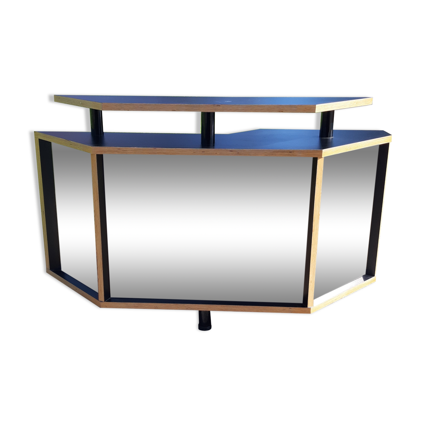 Store checkout counter