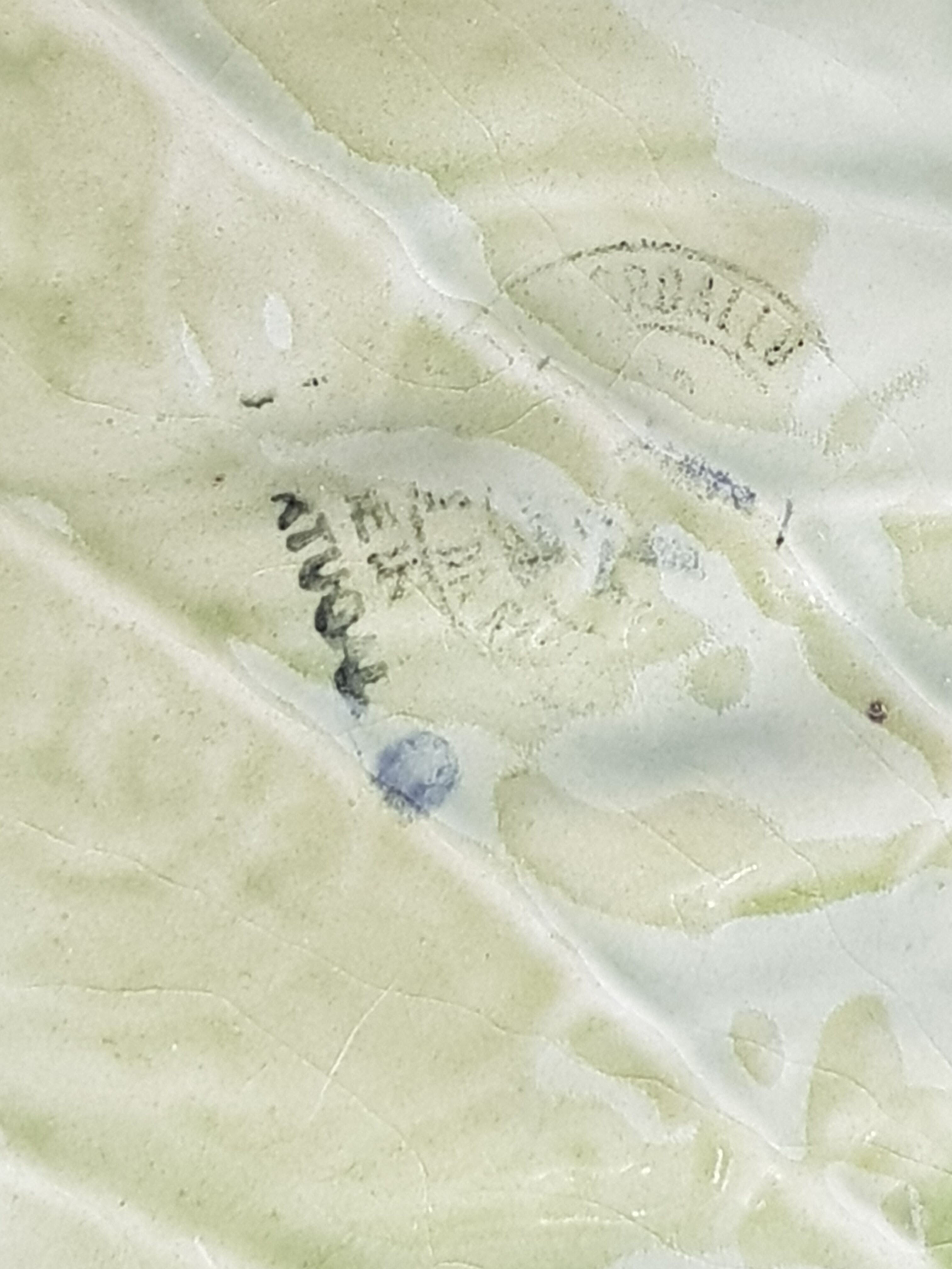 Dish in earthenware "chou leaf" Bordallo Pinheiro, 32 cm