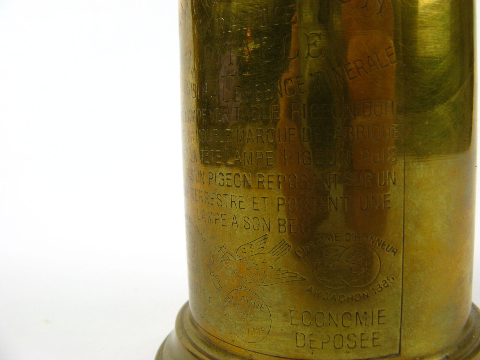 Kerosene pigeon lamp