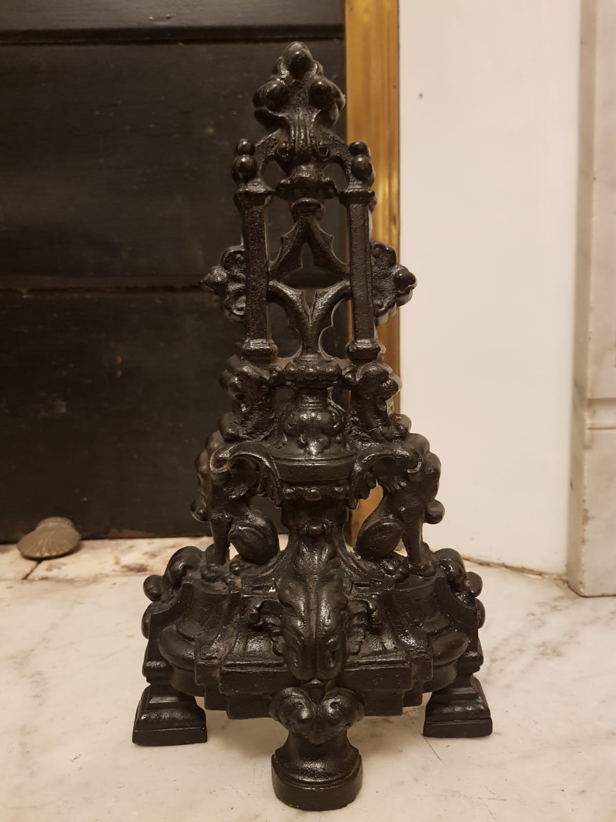Cast iron chenets