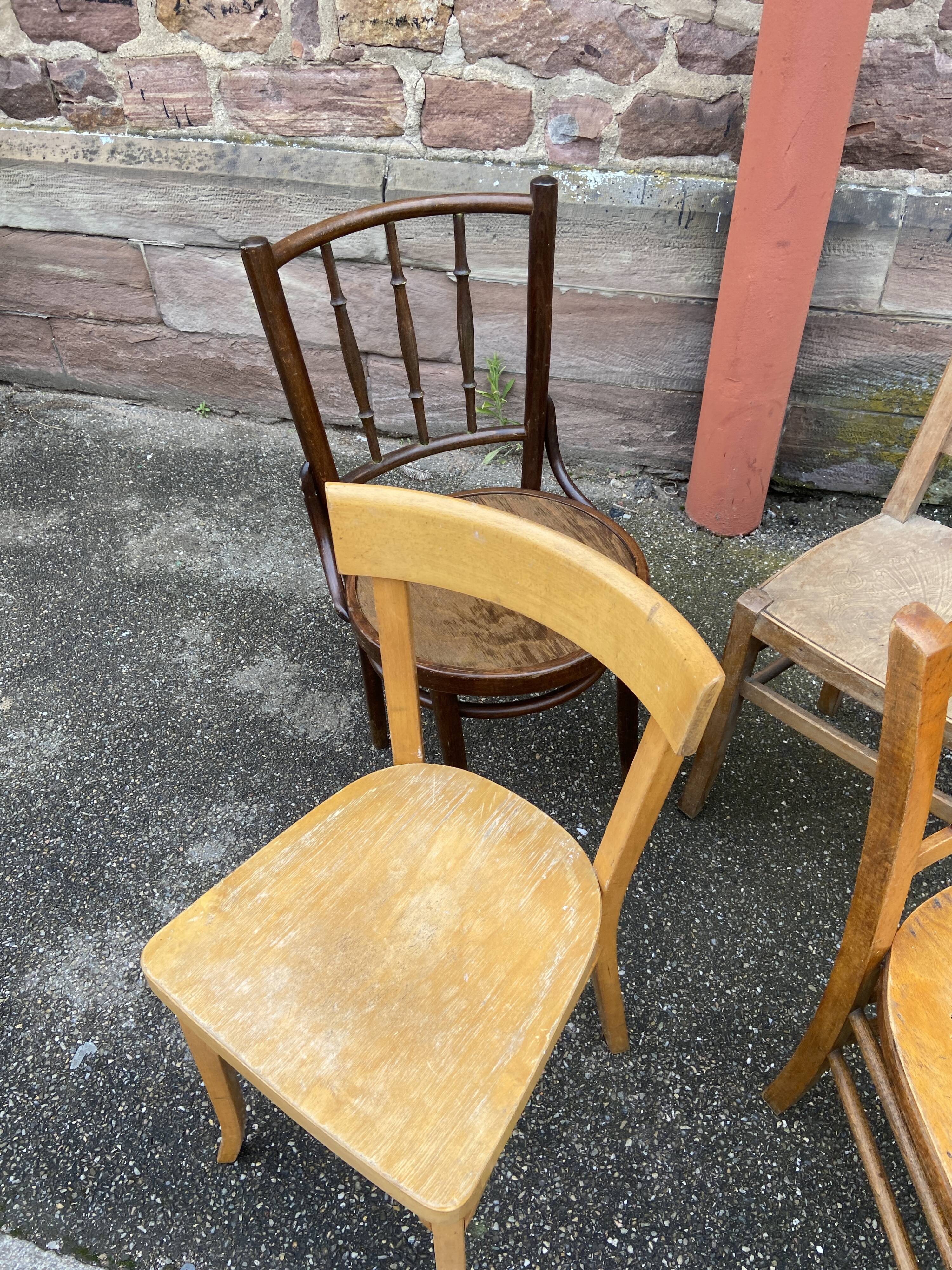 Lot de 10 chaises bistrot dépareillé vintage