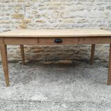 Closing table a drawer