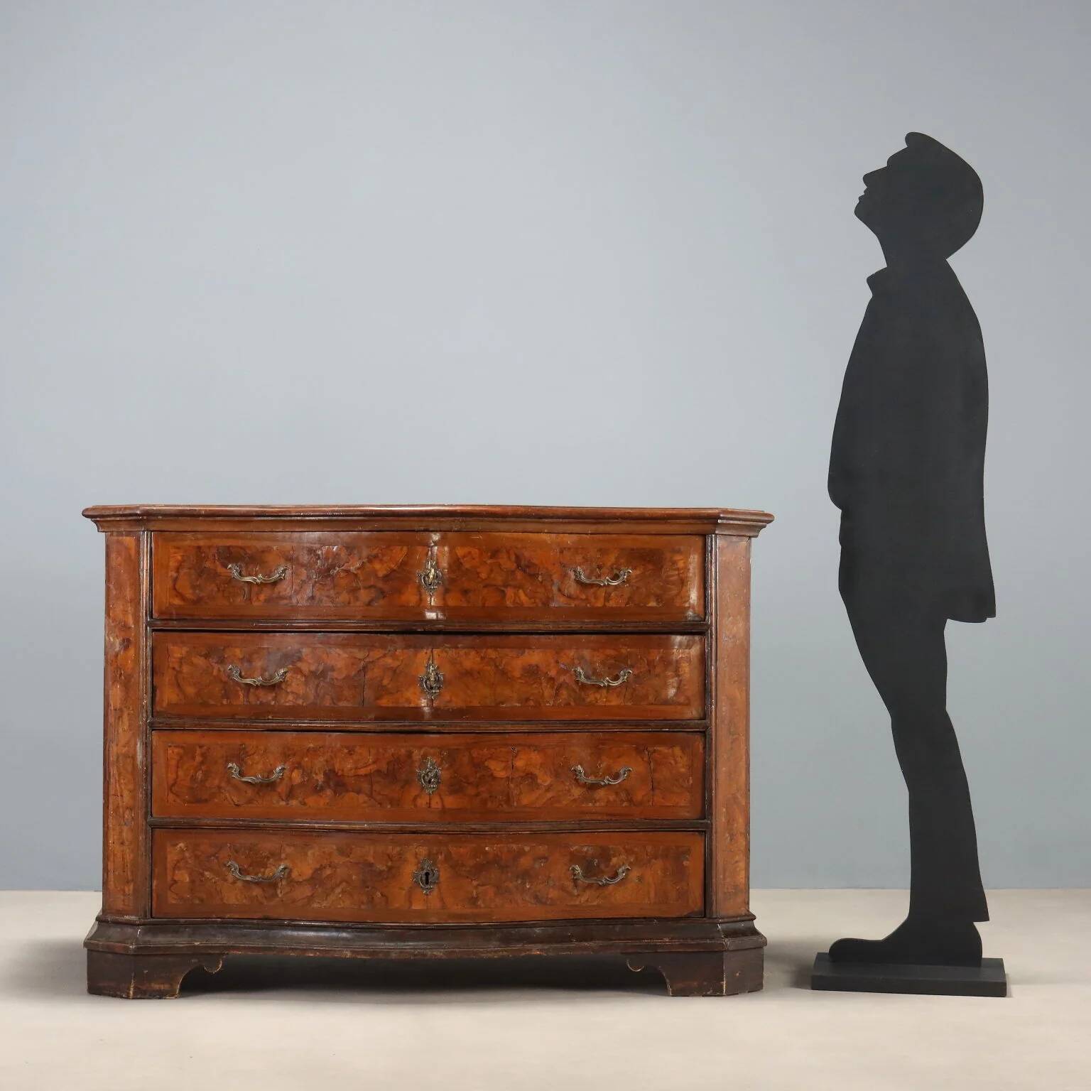 Baroque walnut commode - Lombardy 17th century