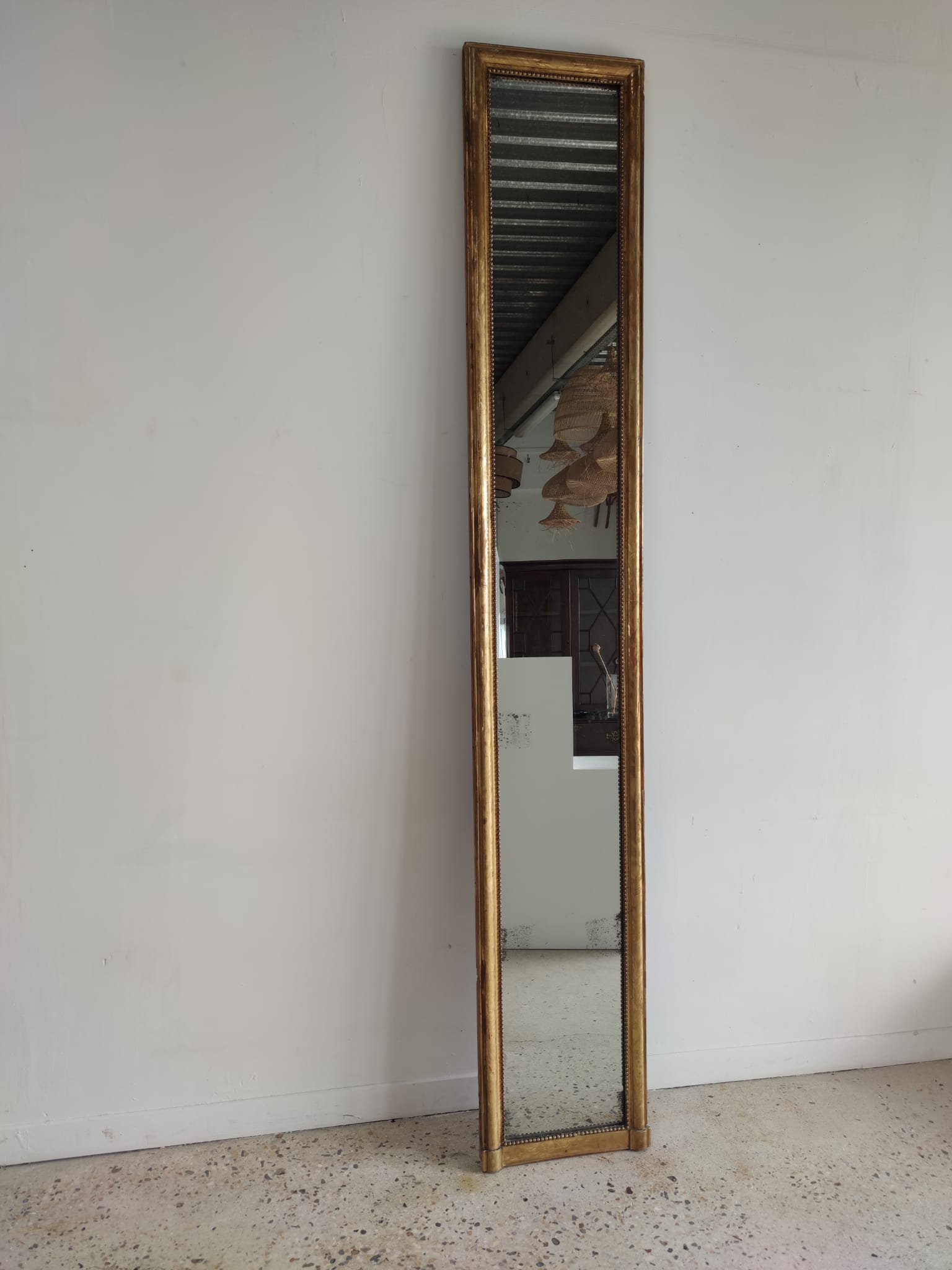 Long wooden mirror and gilded stucco with pearl rays H: 2m45 L: 40cm