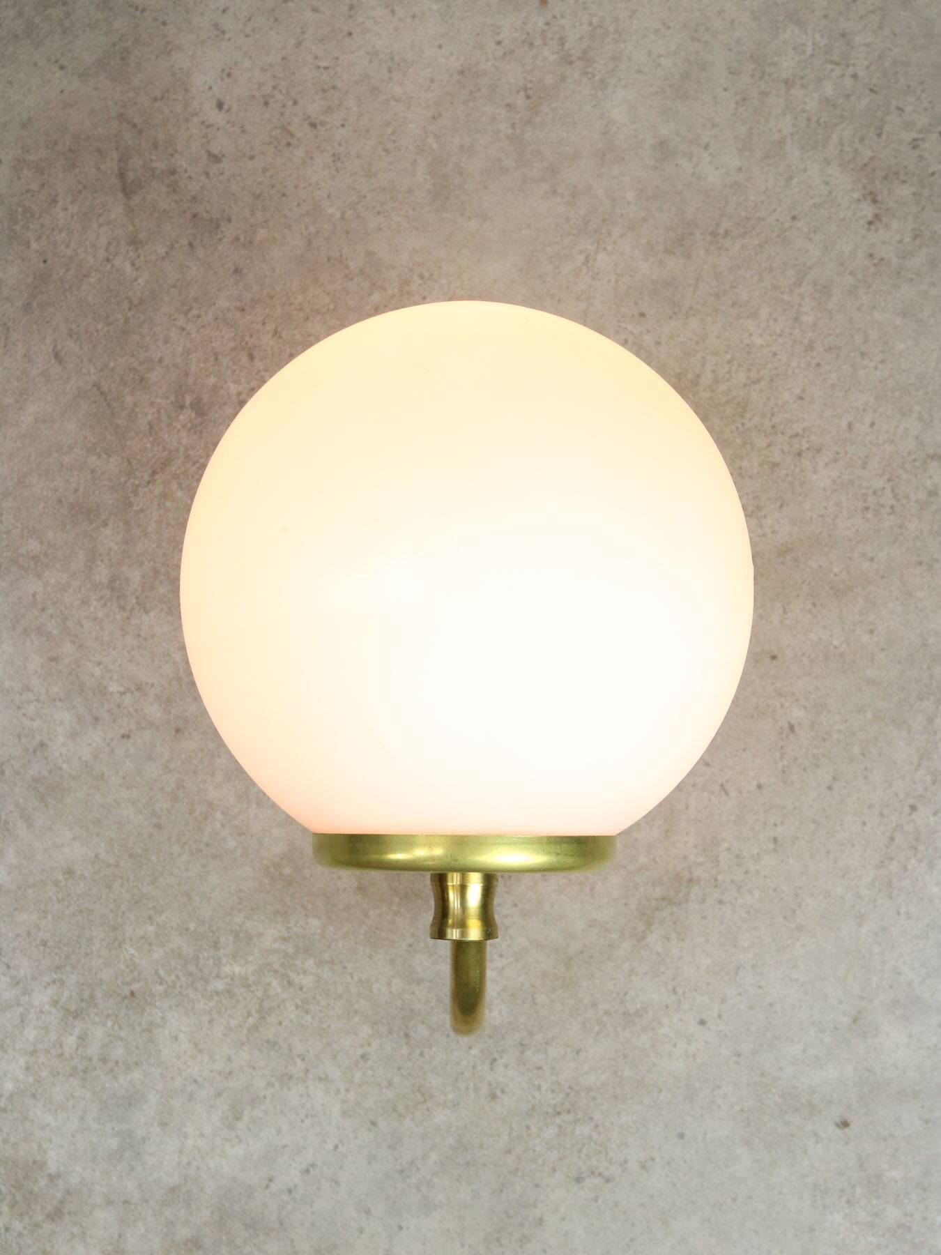 Vintage Italian Mid-century Brass and Opaline Wall Lamp