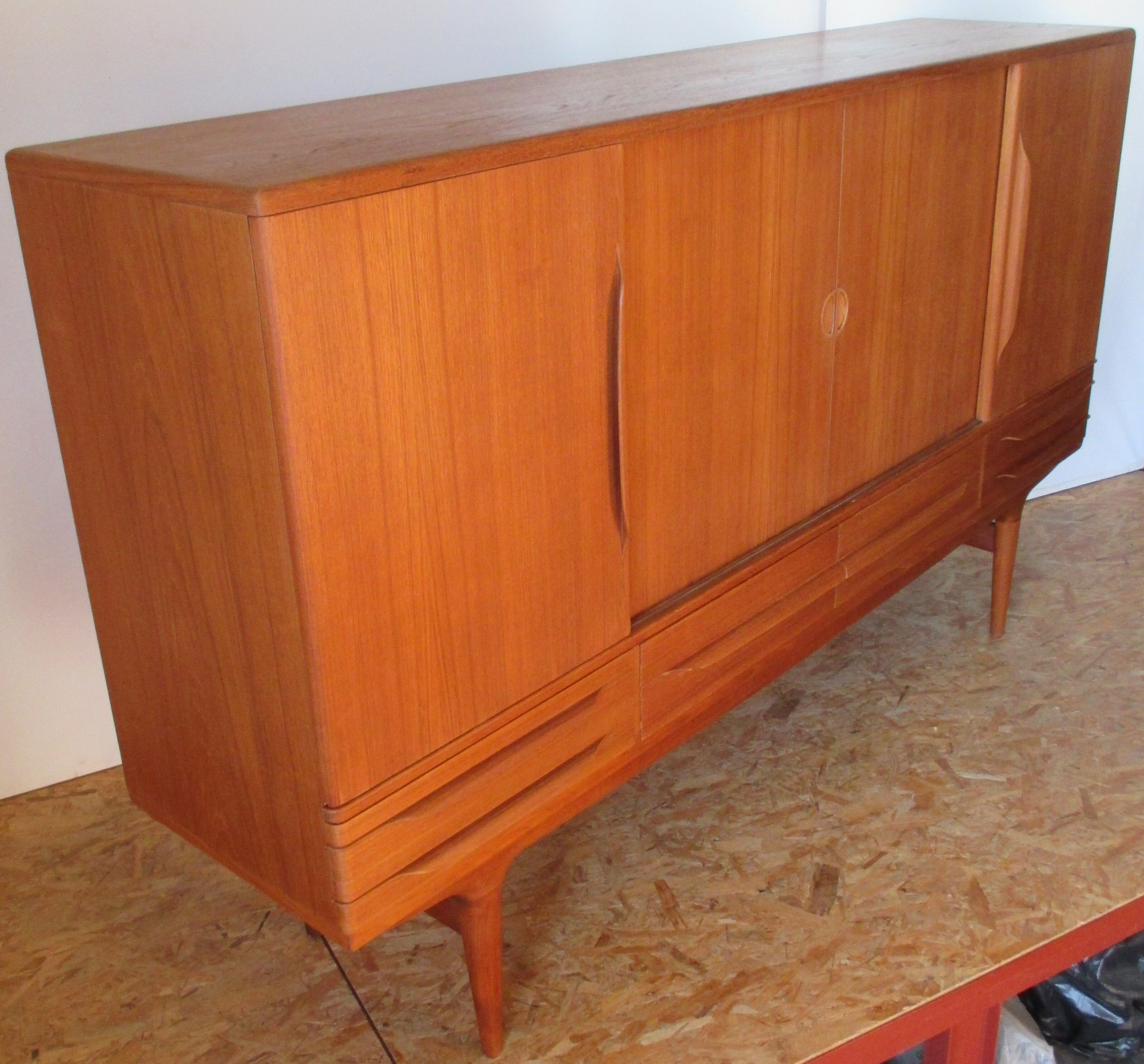 Enfilade haute danoise en teck de Johannes Andersen