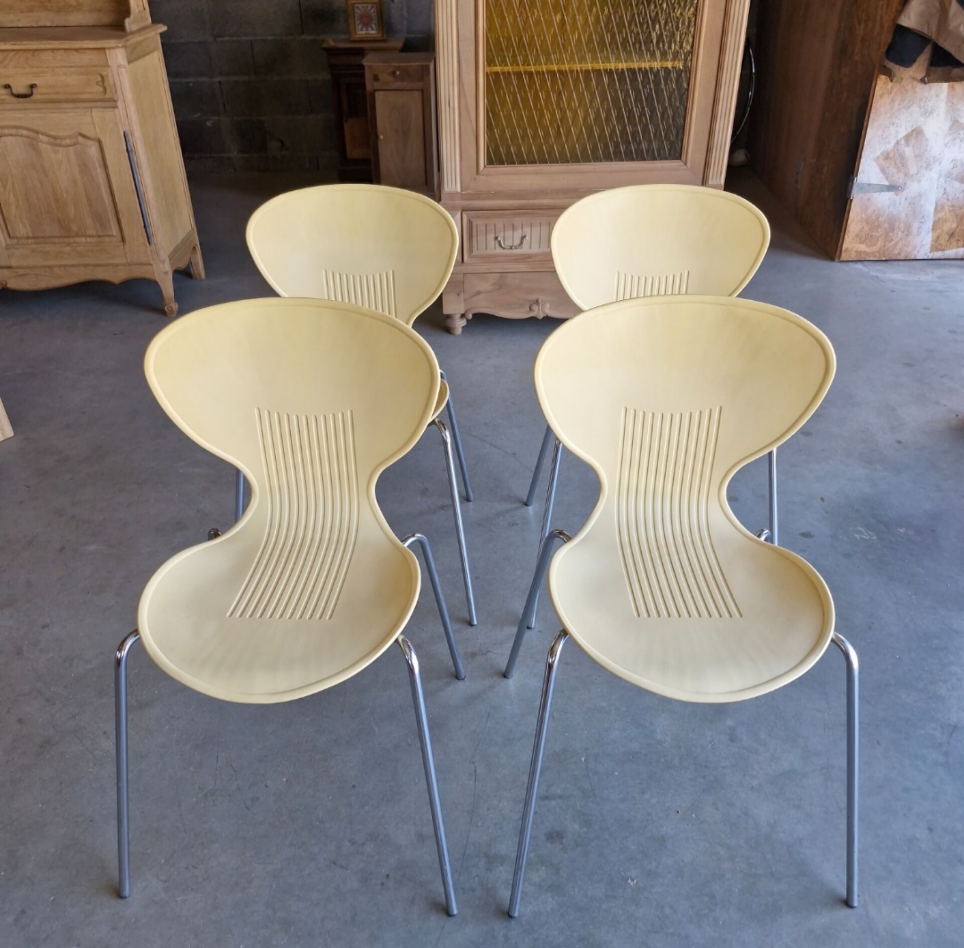 Lot de 4 chaises design vintage – crème & chrome