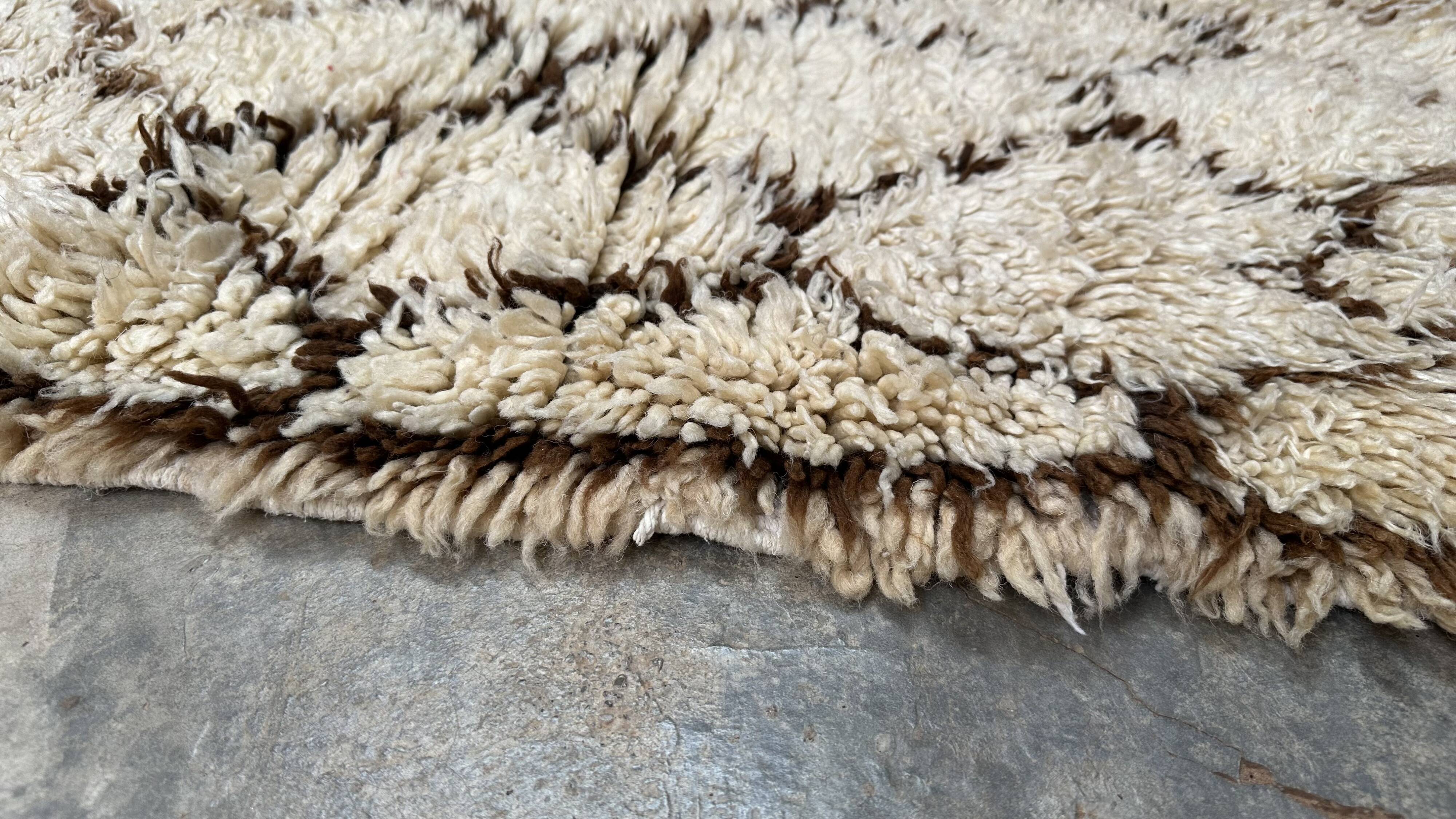 Azilal beige Berber rug - 174 x 72 cm