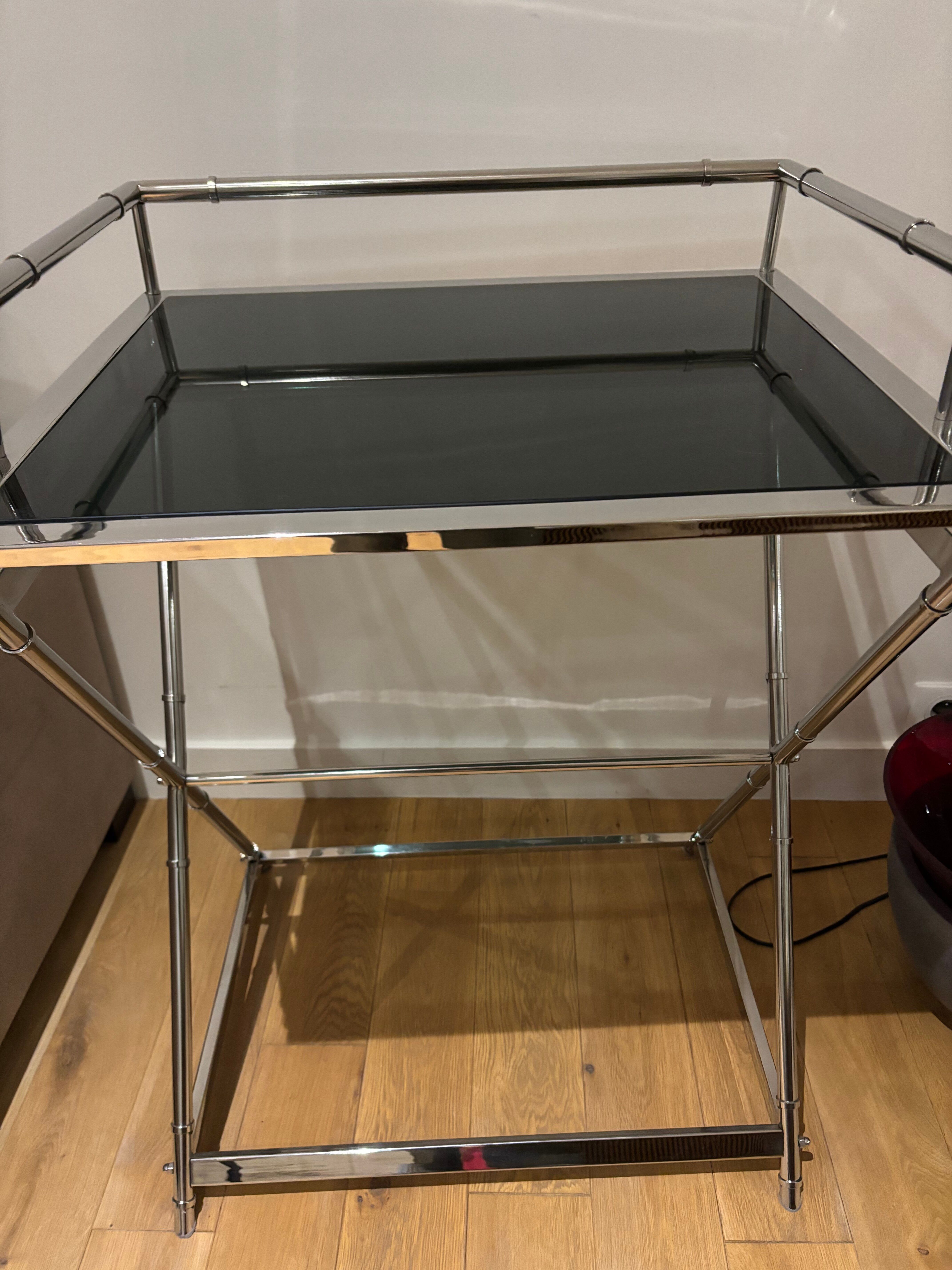 Serving table
