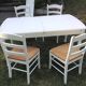 Ensemble table de ferme  blanche et quatre chaises