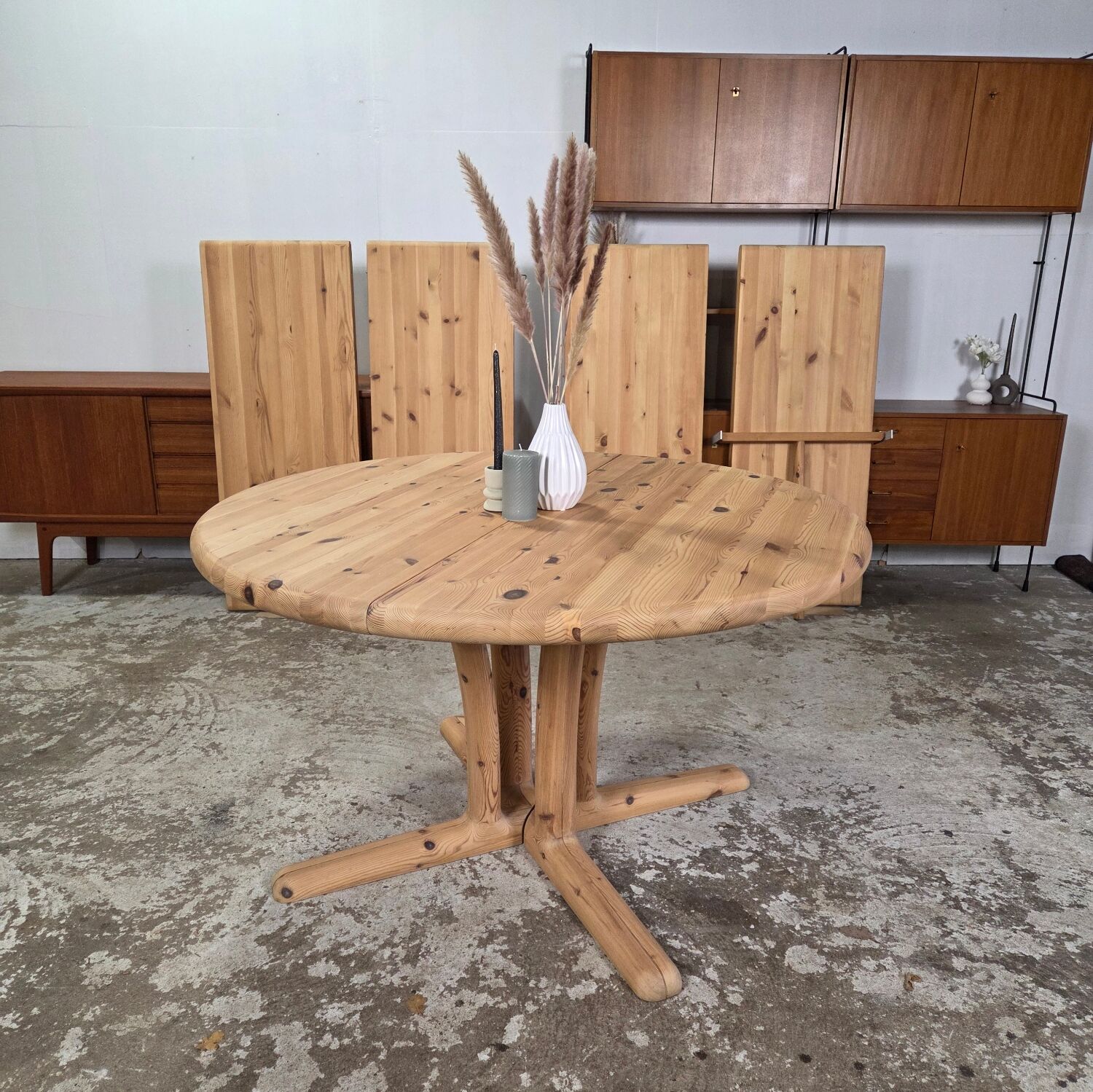 Dyrlund, vintage 1960s XXXXL extendable Danish dining table