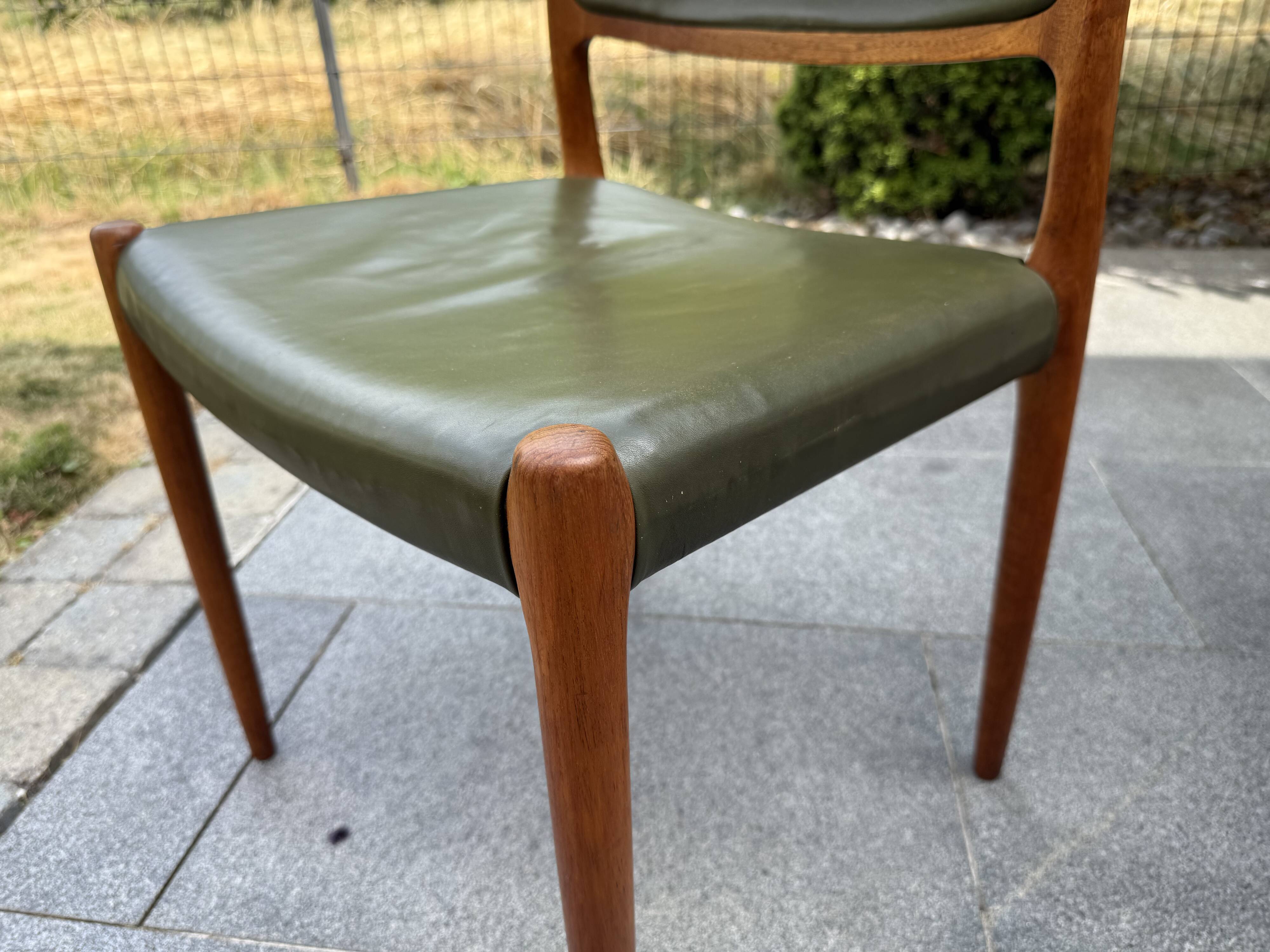 Lot de 6 chaises scandinave J.L. Møller Model 80 années 1960