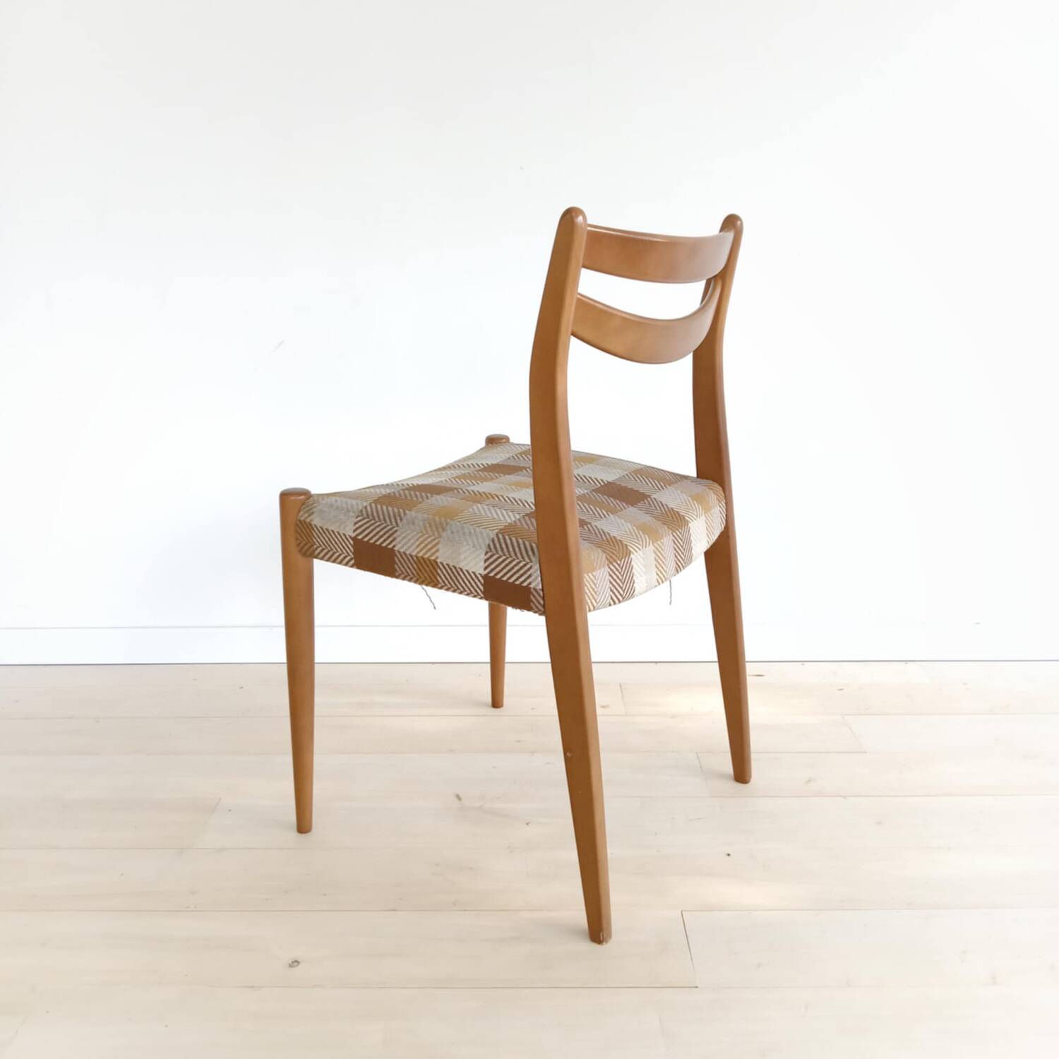 4 Scandinavian chairs