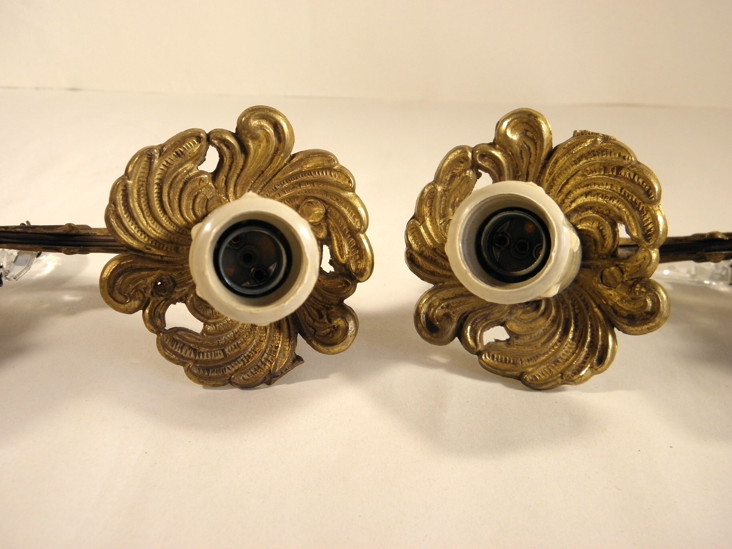 Pair of wall clams in gilded bronze stamps