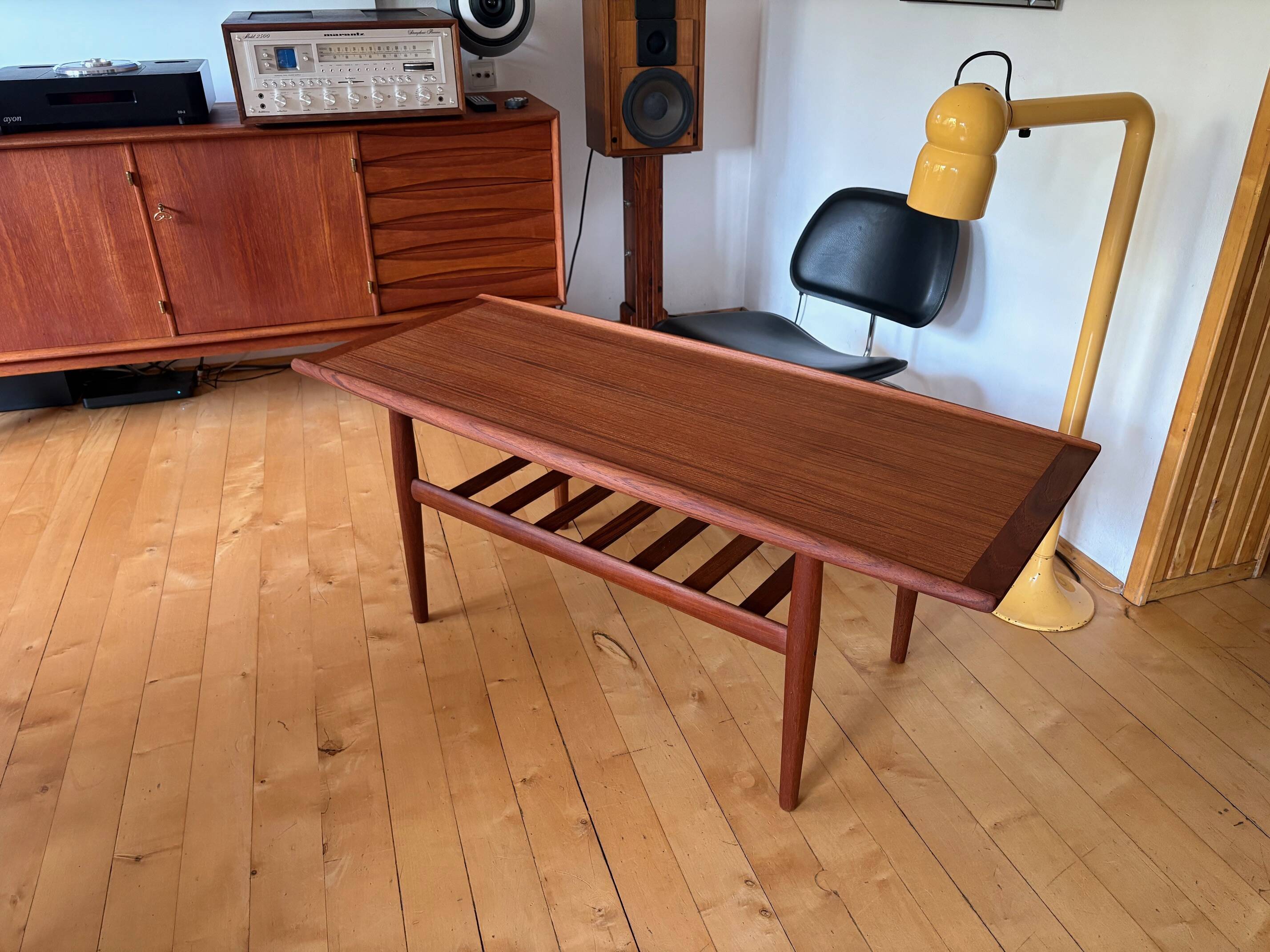 Coffee table designed by Grete Jalk, Glostrup Møbelfabrik, 1960s