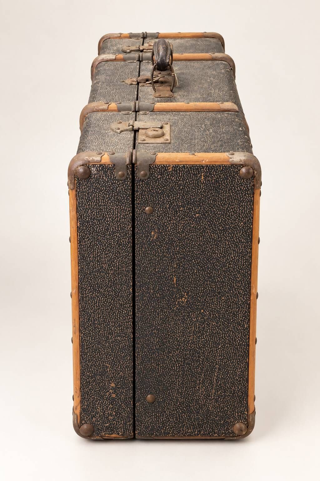 Vintage travel trunk – Wood, textured canvas and metal fittings