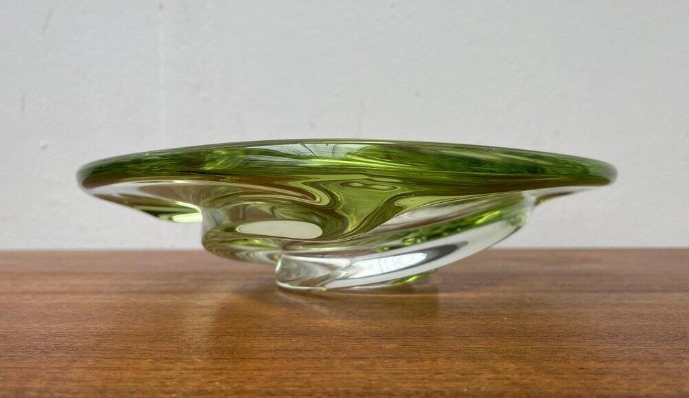 Mid-century modern crystal fruit bowl by Rene Delvenne for Val Saint Lambert, Belgium, 1960s.