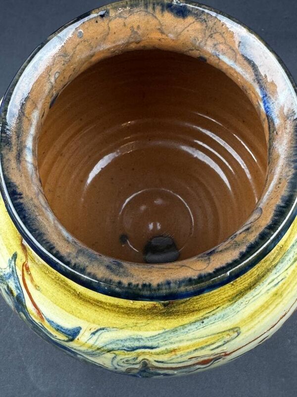 Vase basque en céramique vernissée à décor marbré polychrome