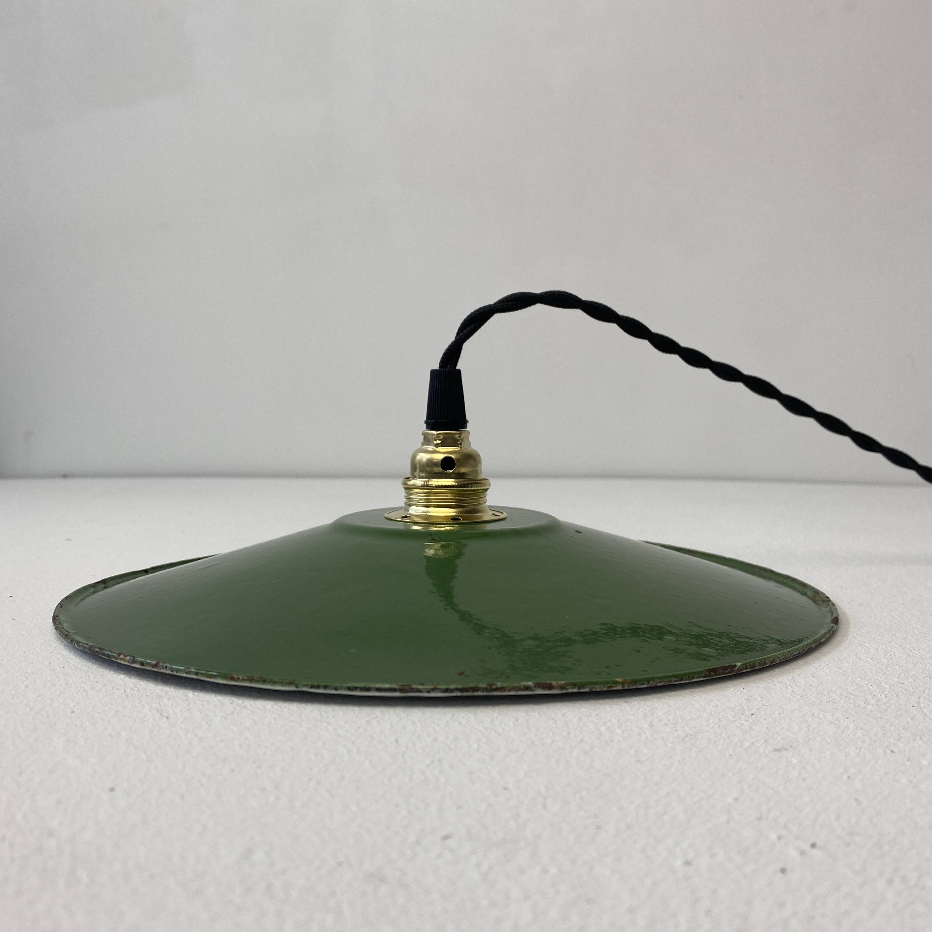 Ancienne paire suspensions industrielles emaillees vertes 24 cm