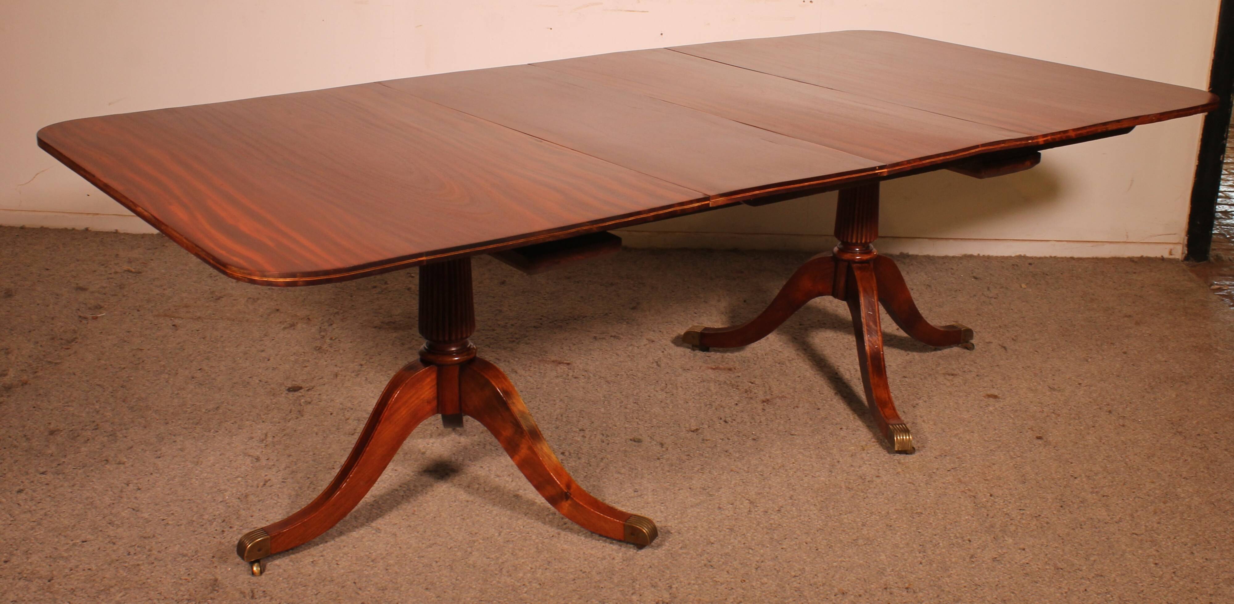 English tripod dining table in solid mahogany - 19th century