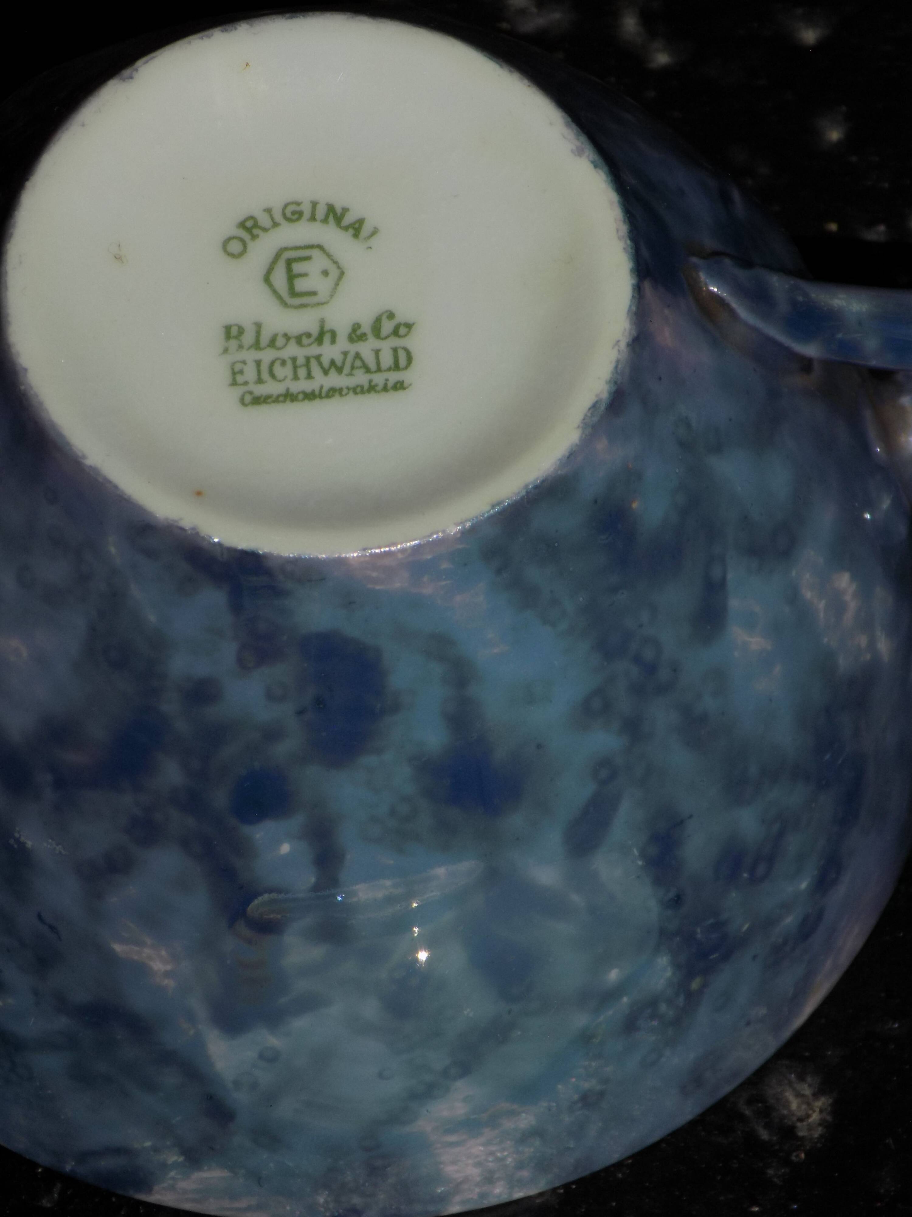 Tasse et soucoupe bleues