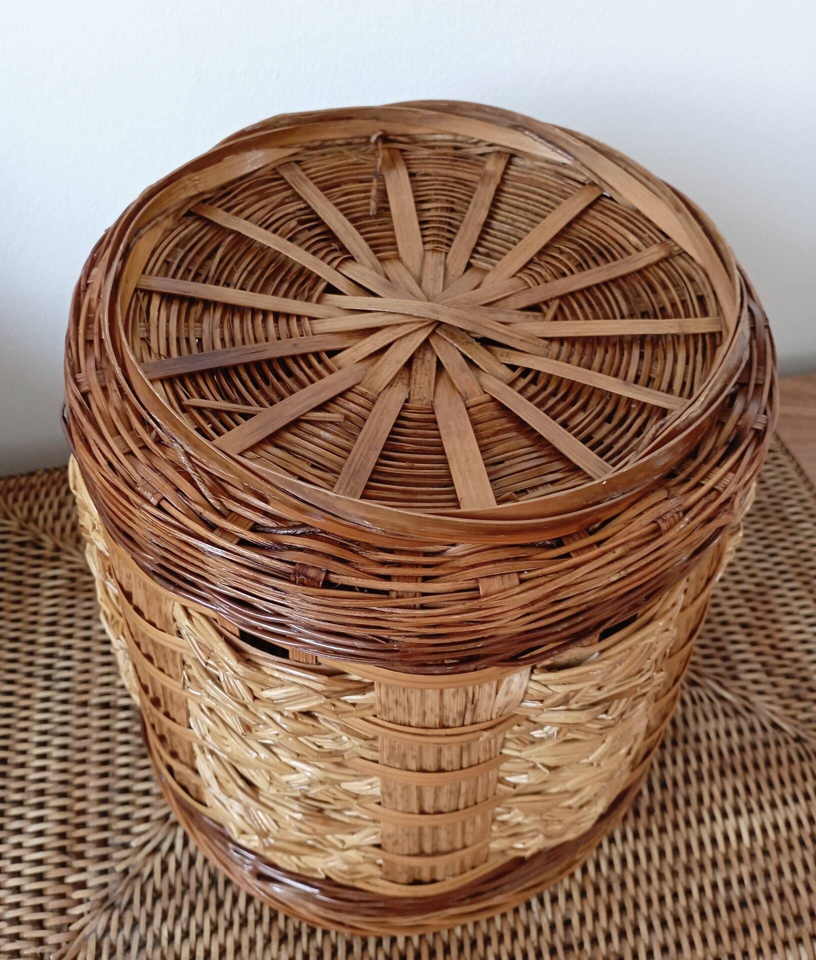 Vintage rattan and bamboo basket - Traditional weaving from China
