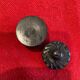 Boite ronde ancienne en ébène sculpté