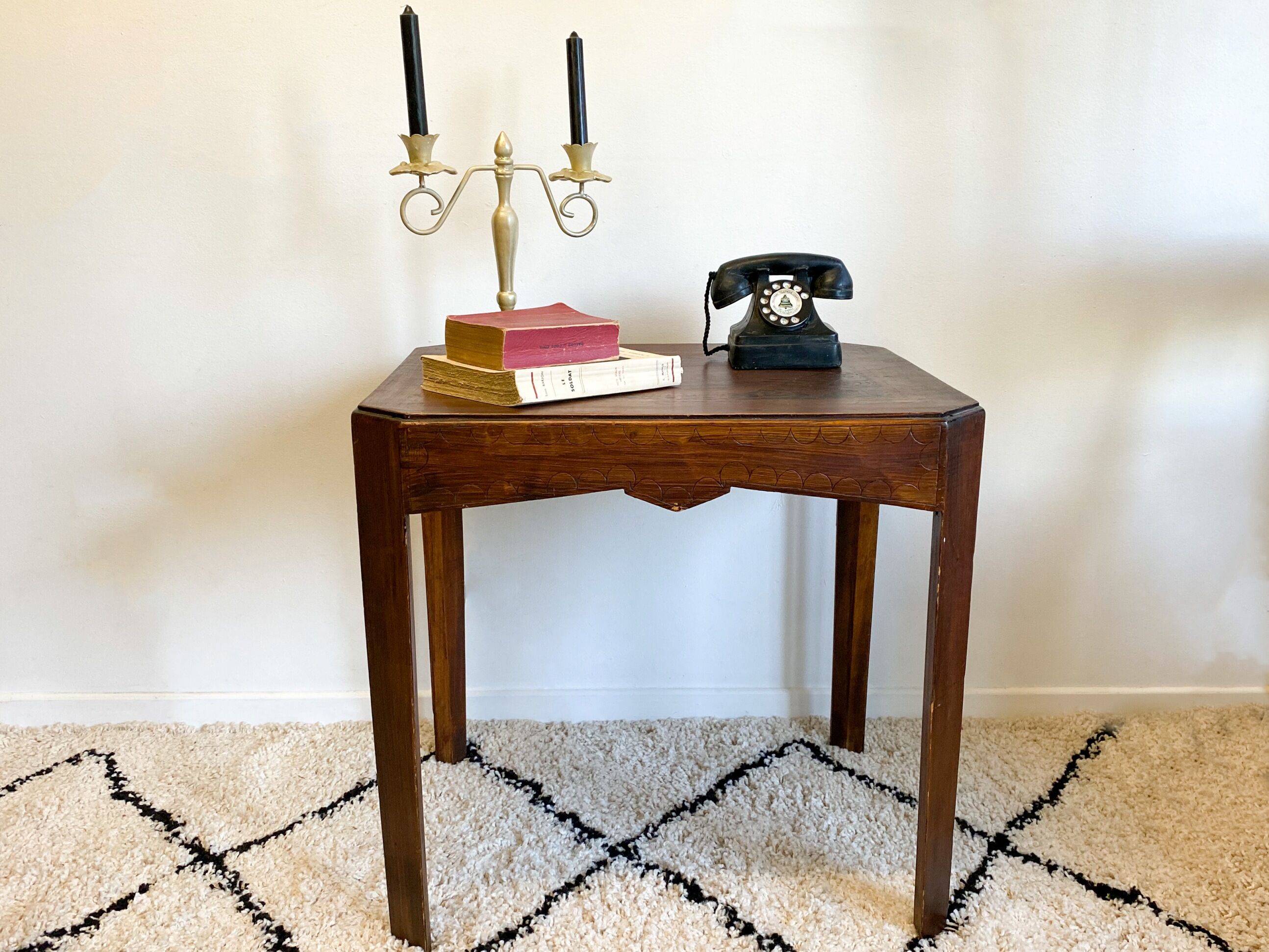 Table pedestal table art deco flower patterns