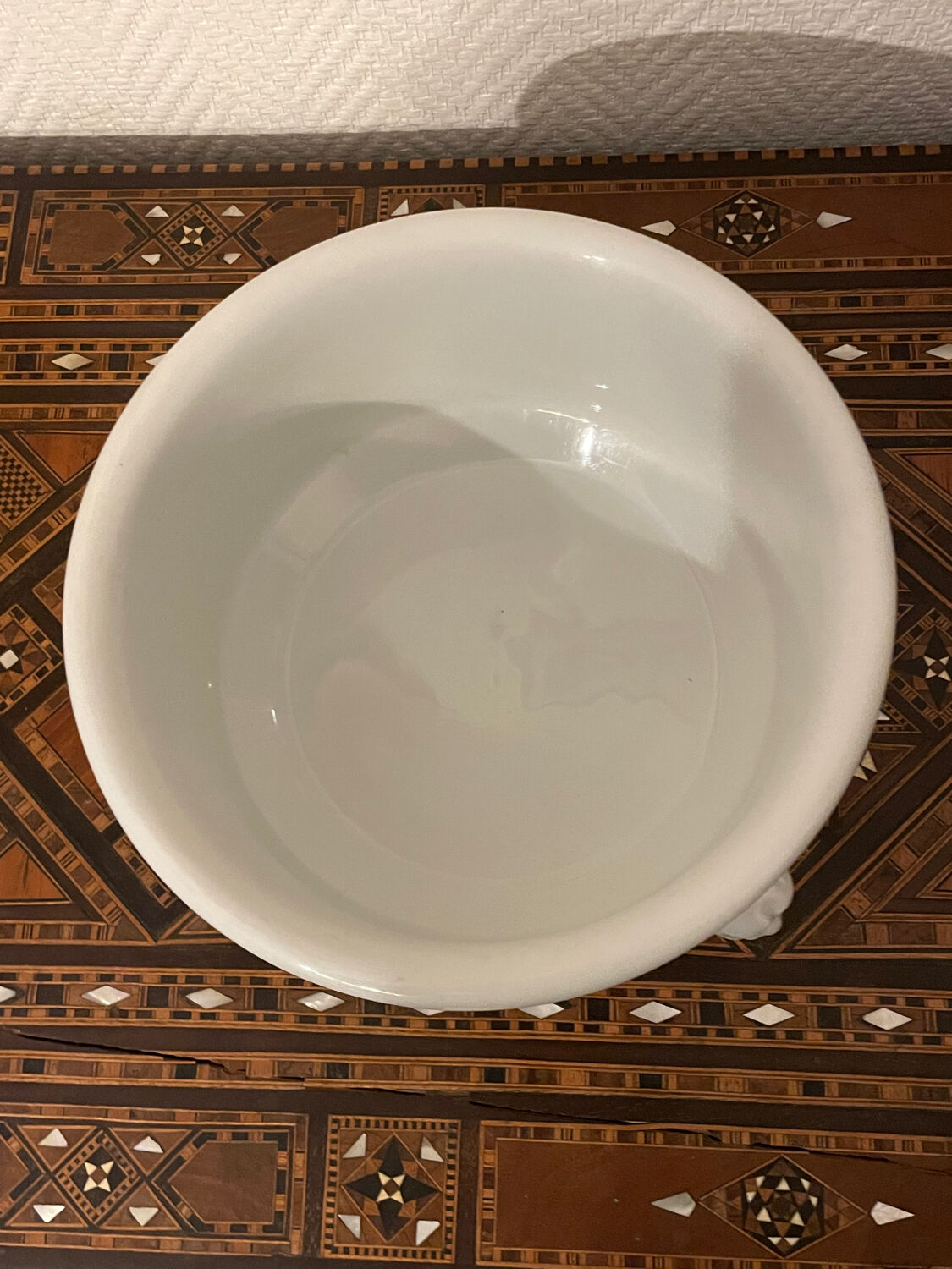 Lion's head salad bowl