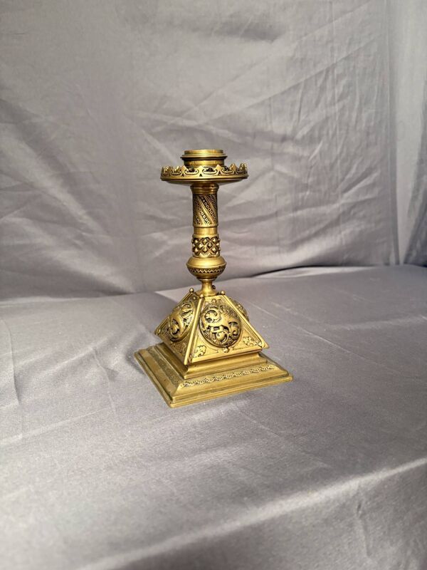 Ancien bougeoir, chandelier en bronze doré décor chimère, griffon et dragon