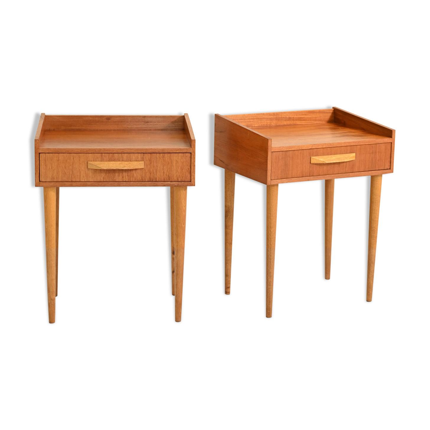 Paire de tables de chevet en teck