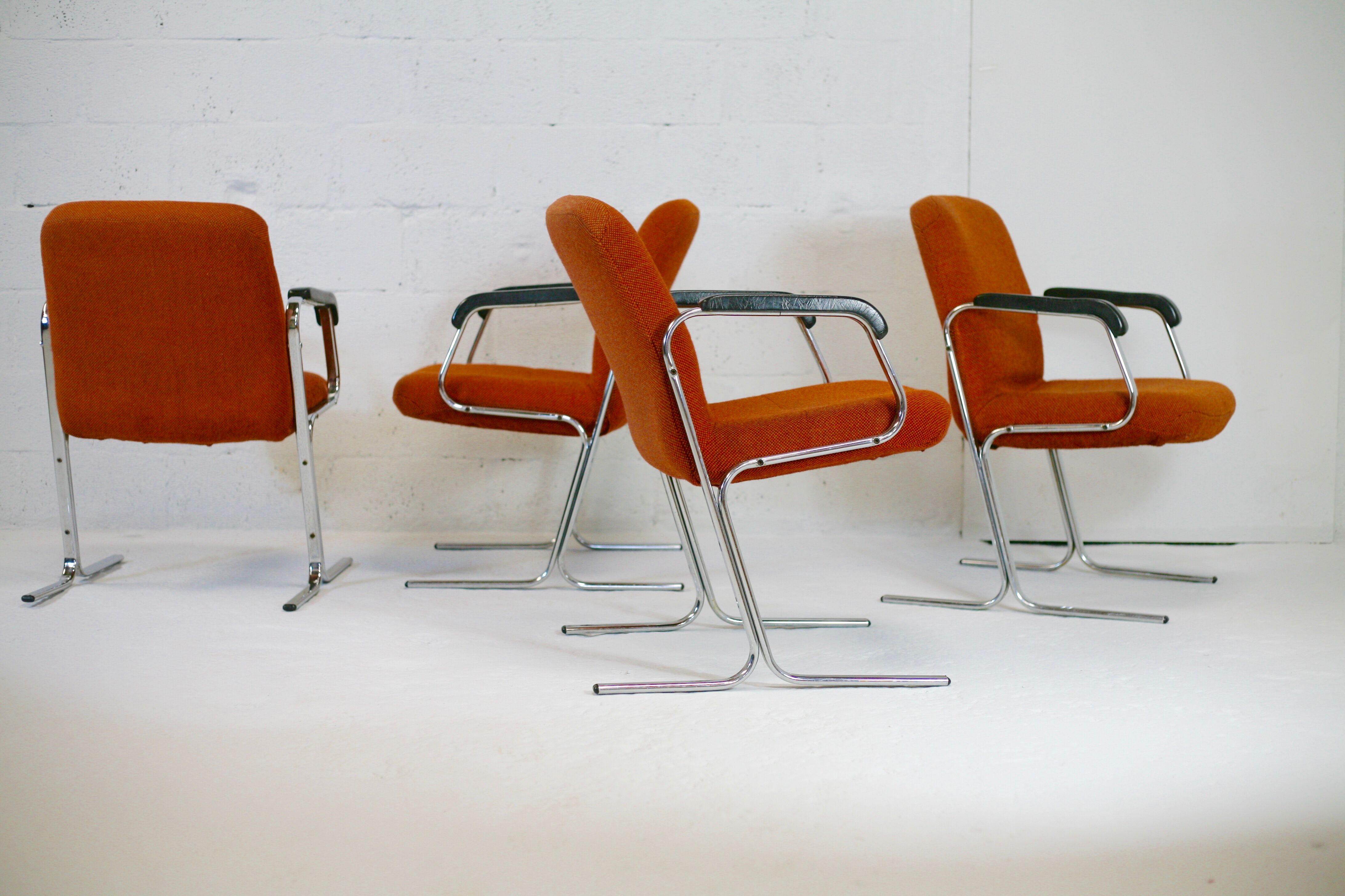4 "space age" armchairs, chrome steel base