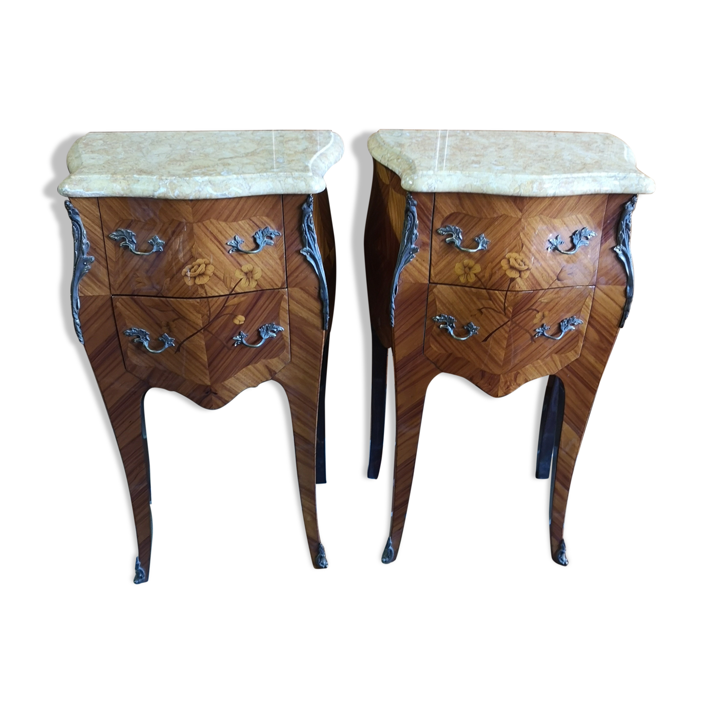Paire de tables de nuit style Louis XV