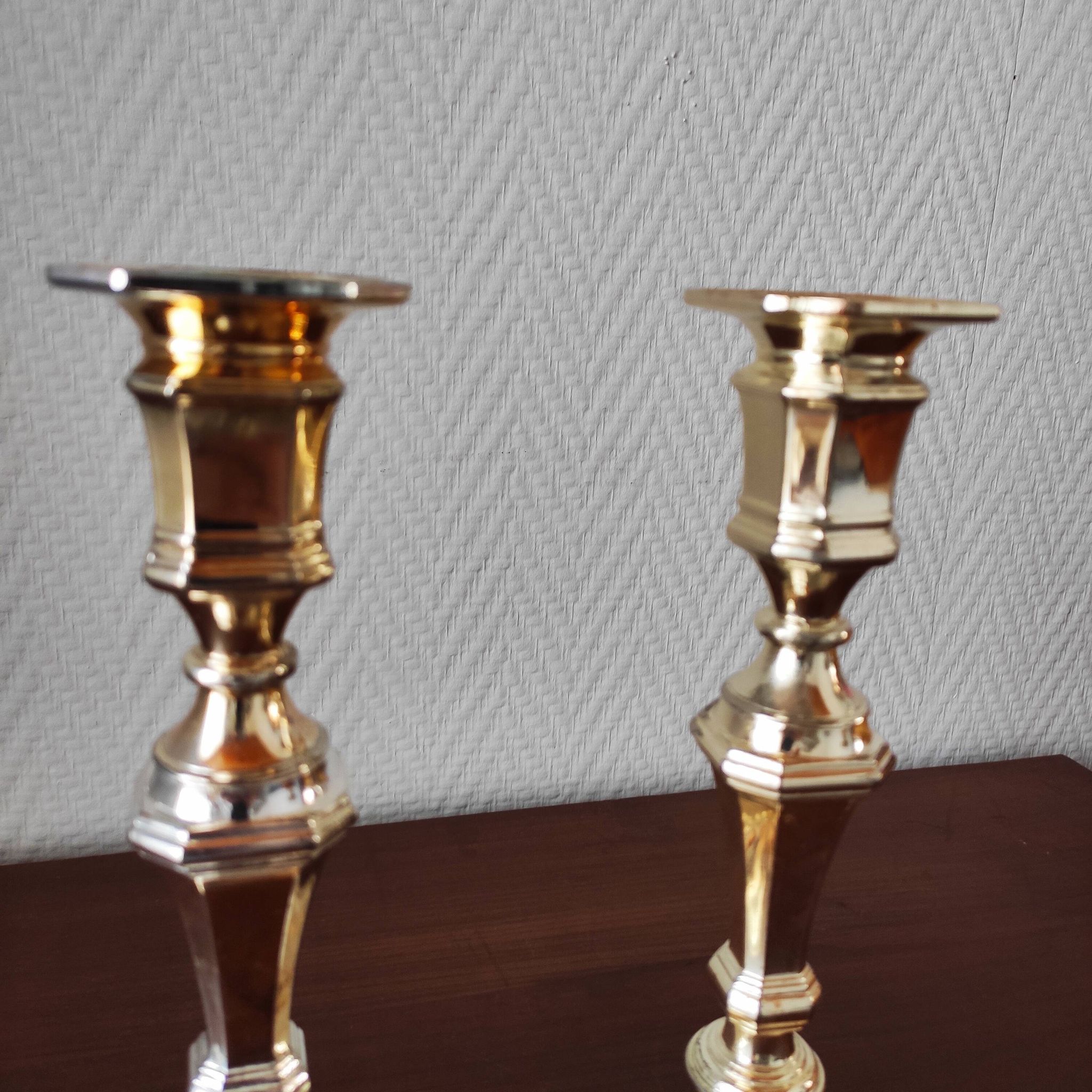 Paire de bougeoirs vintage classiques