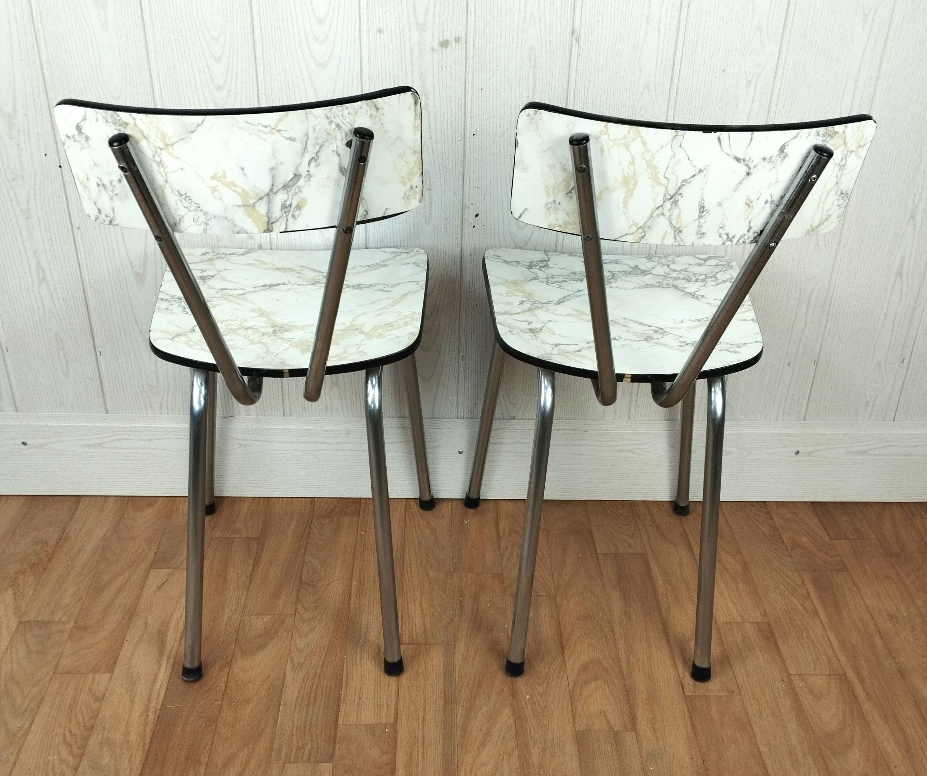 Formica table and its 2 chairs imitation marble