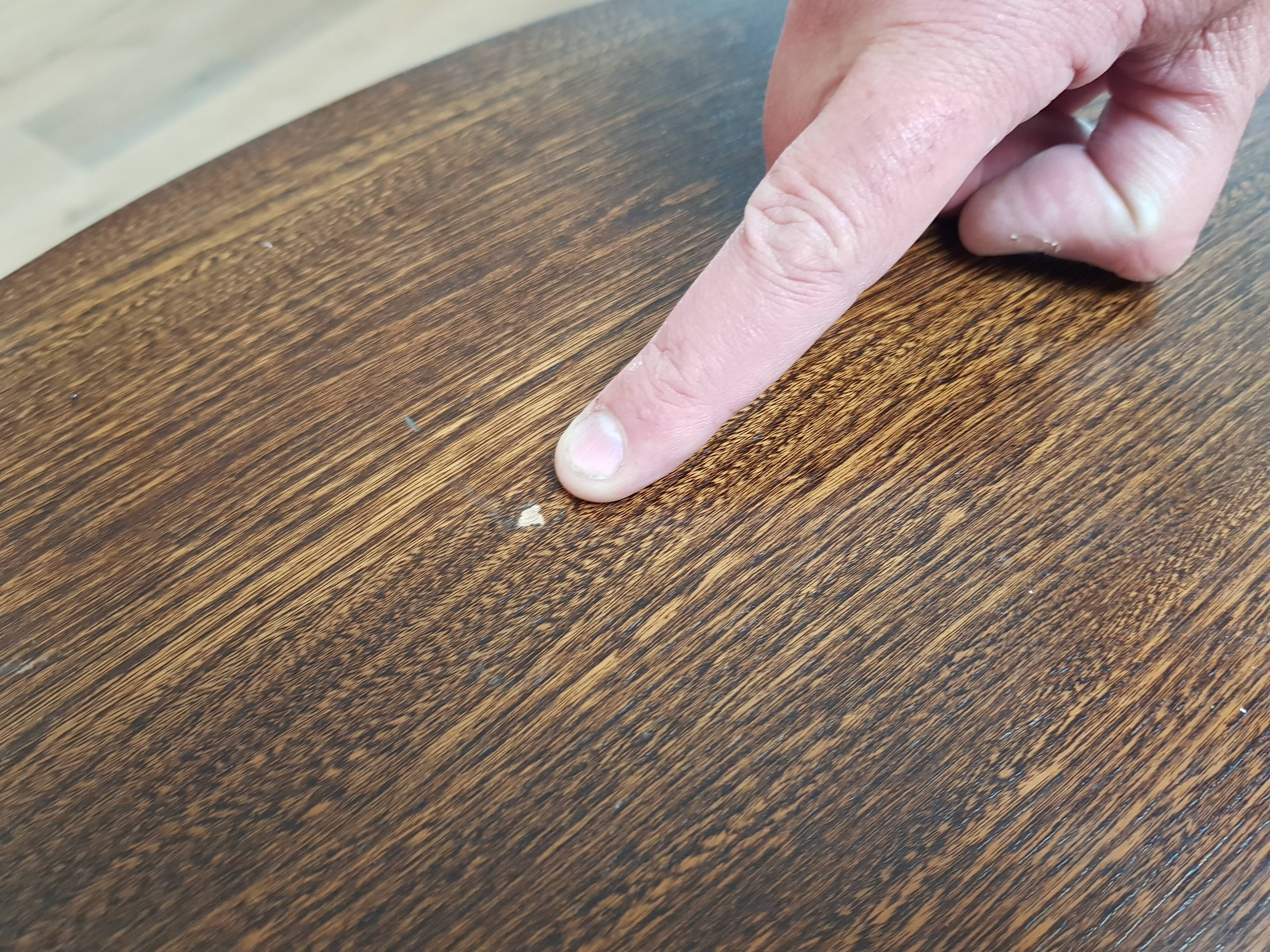 Oval dining table with extensions