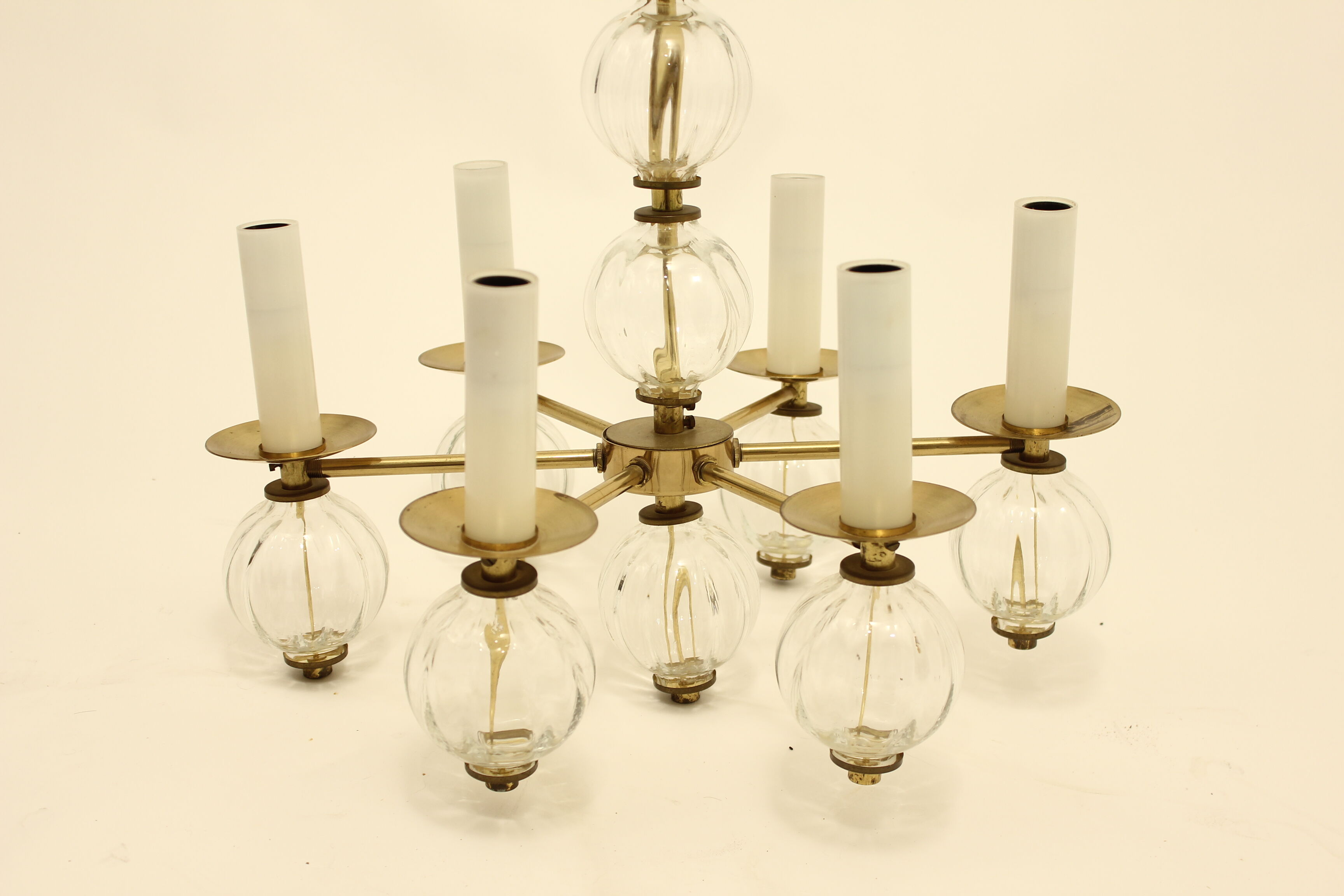 Lustre en laiton avec des ampoules en verre