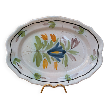 Ancien plat ovale motif floral dit cul noir avec agrafes