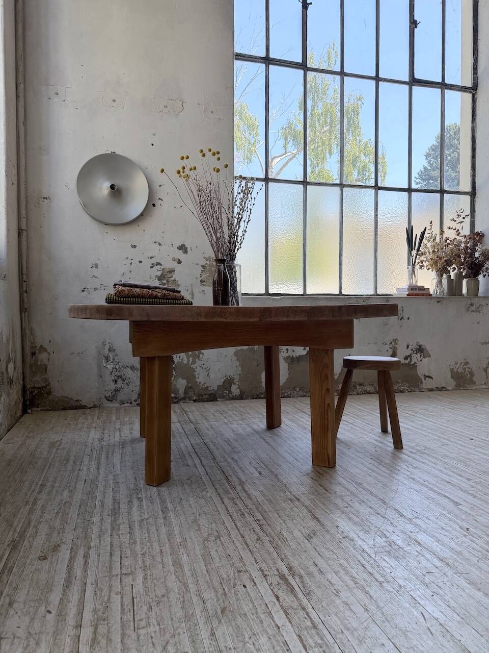 Round XL constructivist table