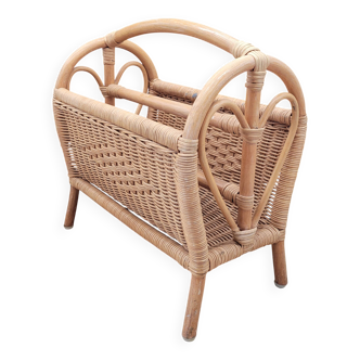 Rattan heart magazine rack