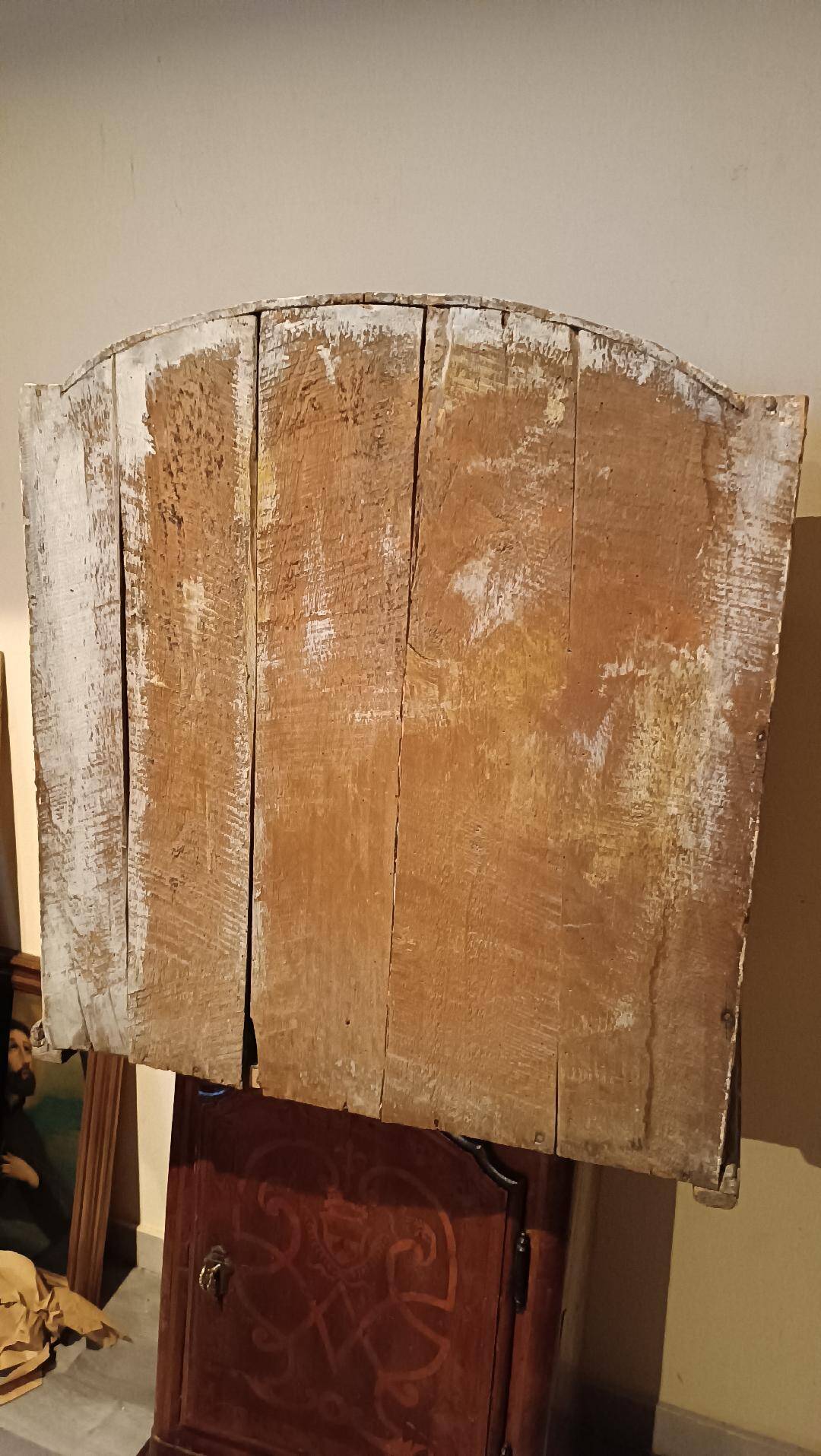 Vitrine en bois laqué et doré du 18ème siècle