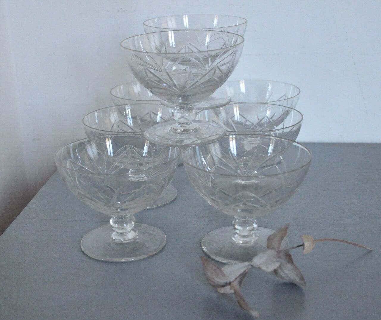 8 cups champagne service