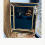 Rectangular mirror with parecloses