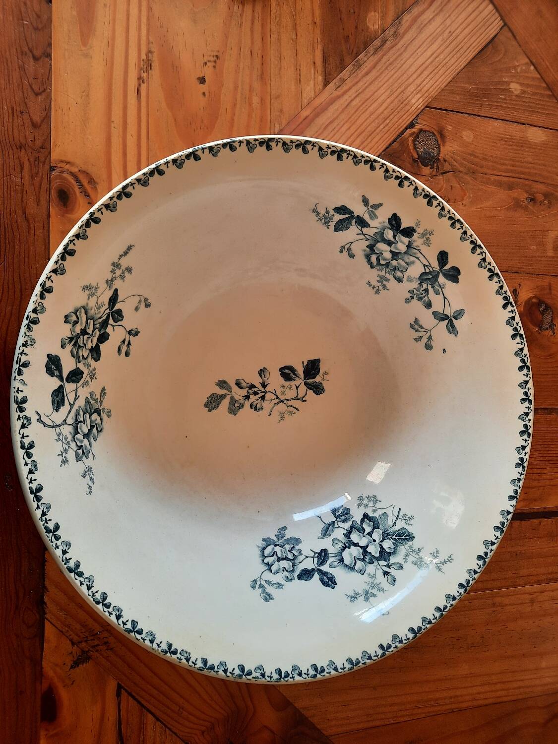 Vintage vegetable salad bowl