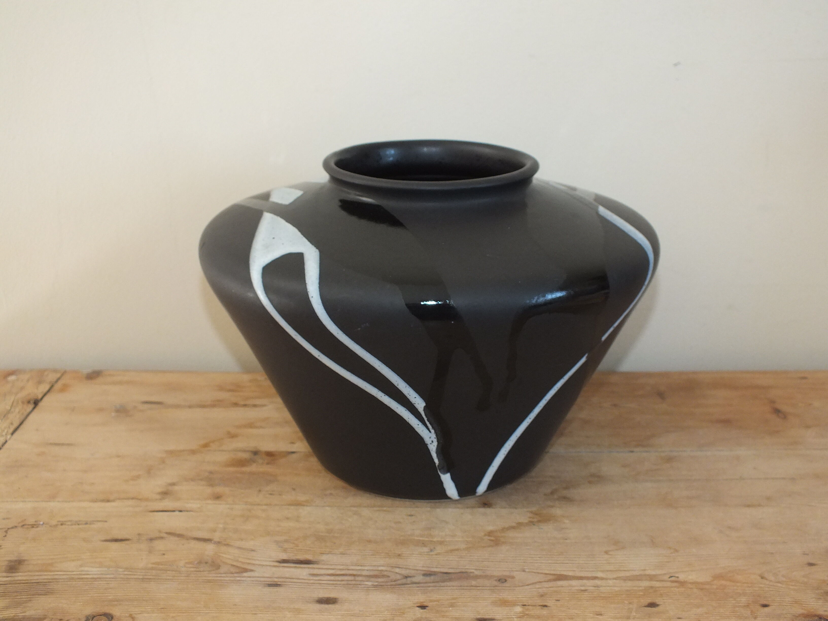Vintage vase graphic black West Germany