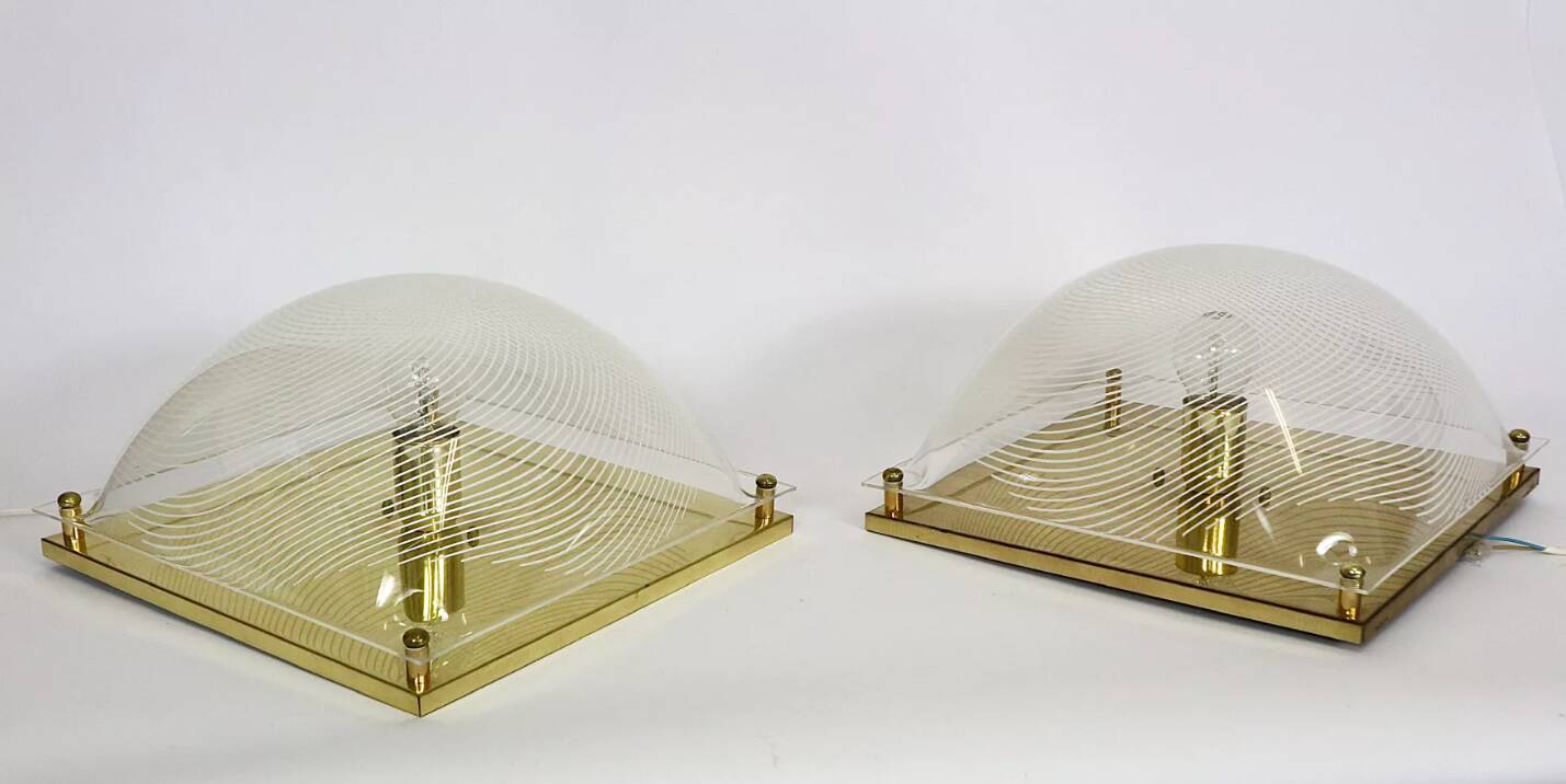 Pair of 80s sconces, white spiral decoration.